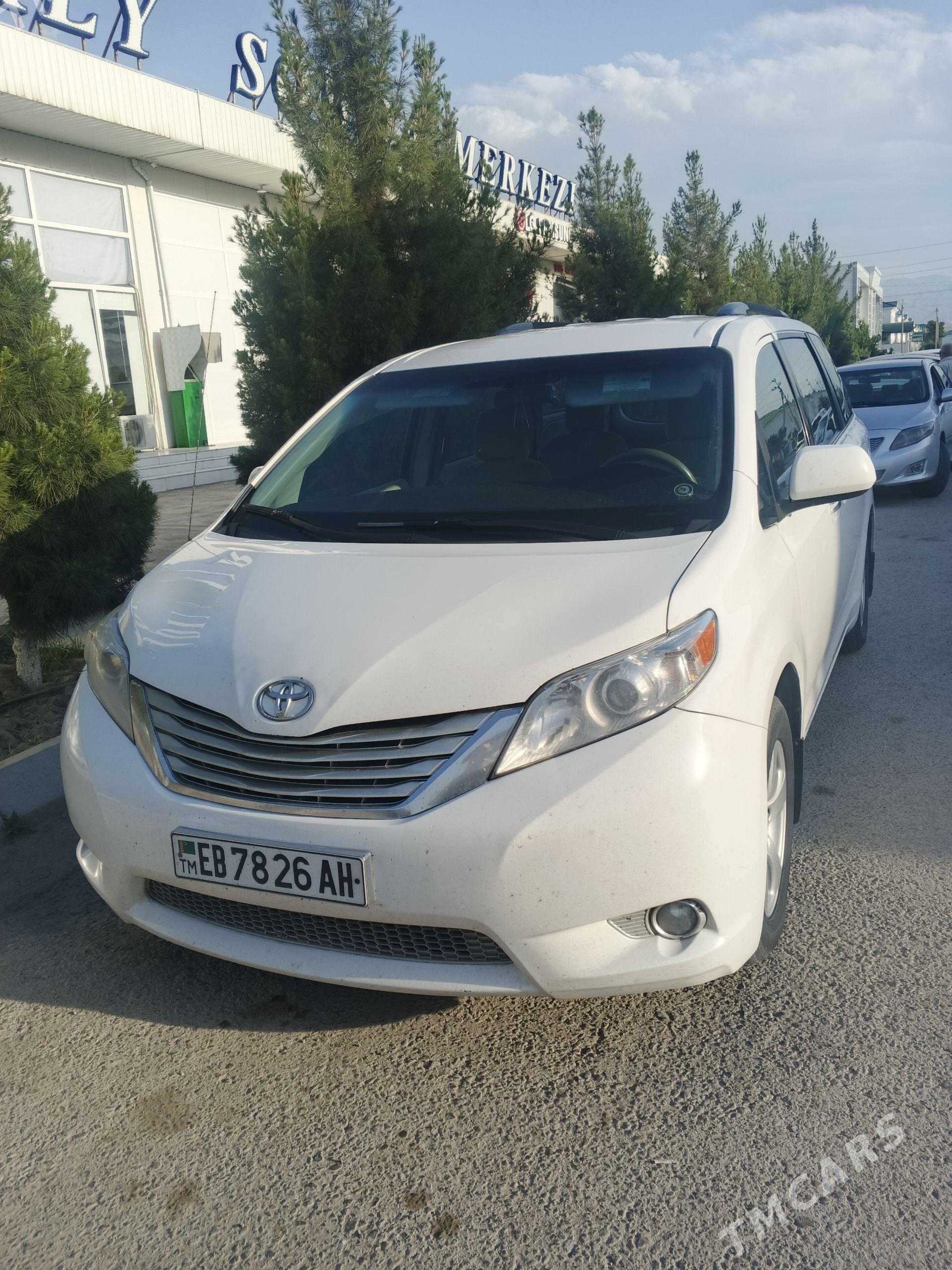 Toyota Sienna 2014 - 350 000 TMT - Ак-Бугдайский этрап - img 1