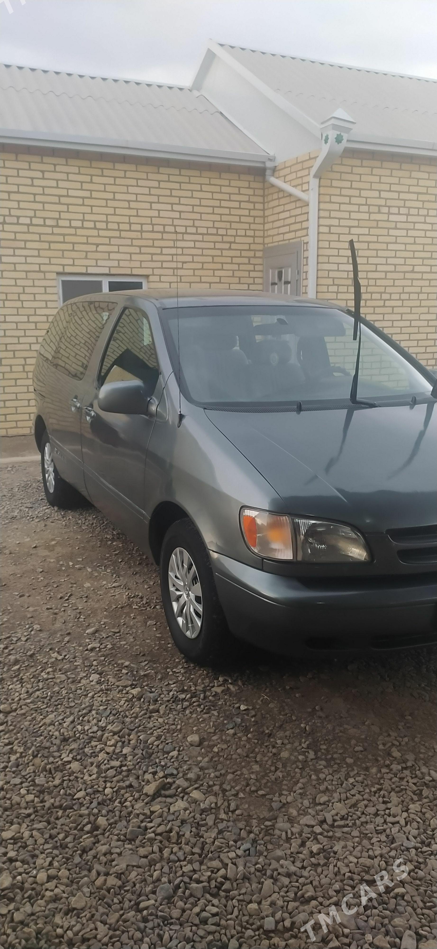 Toyota Sienna 1998 - 155 000 TMT - Мары - img 1
