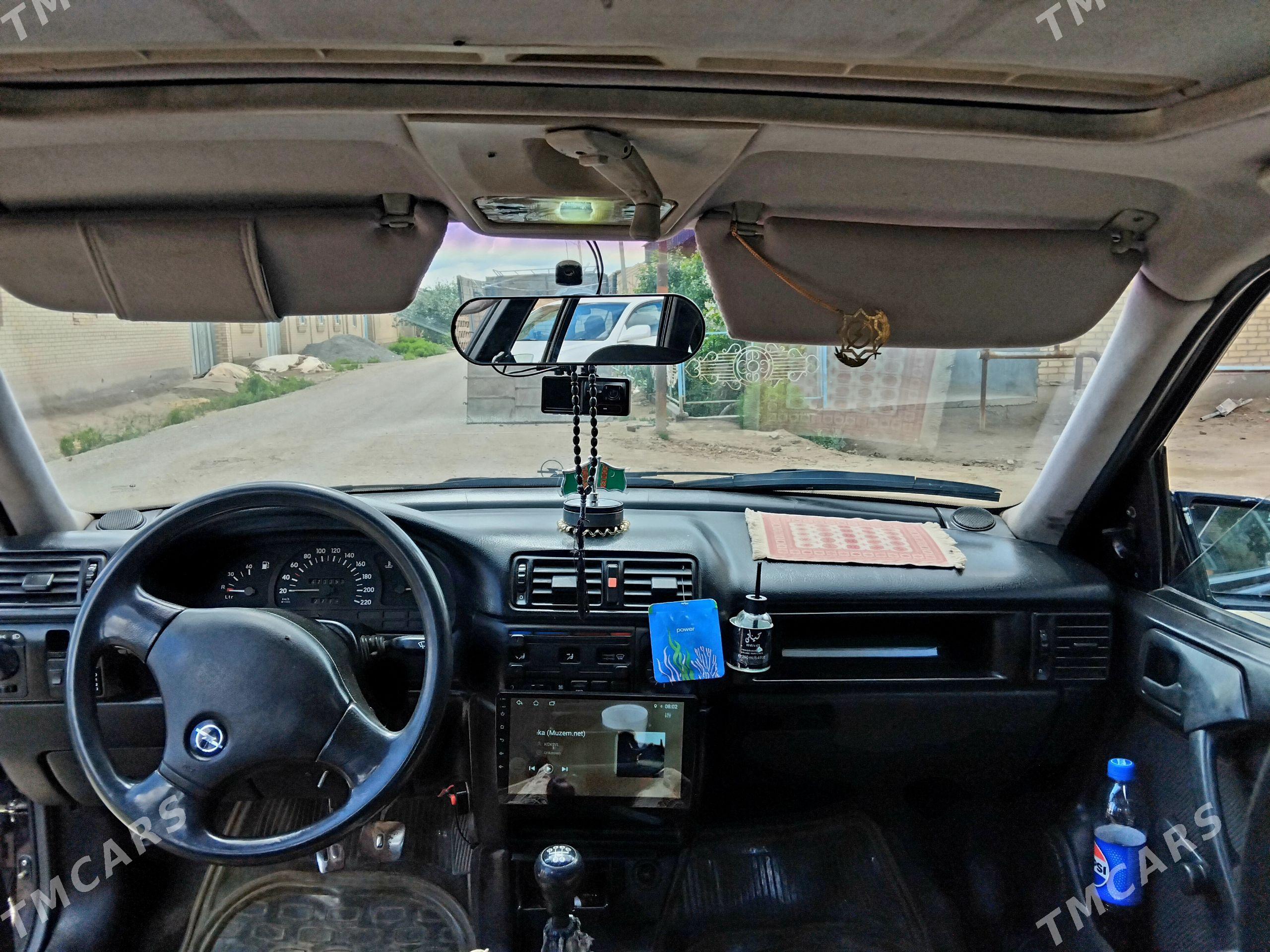 Opel Vectra 1992 - 45 000 TMT - Sakar - img 1