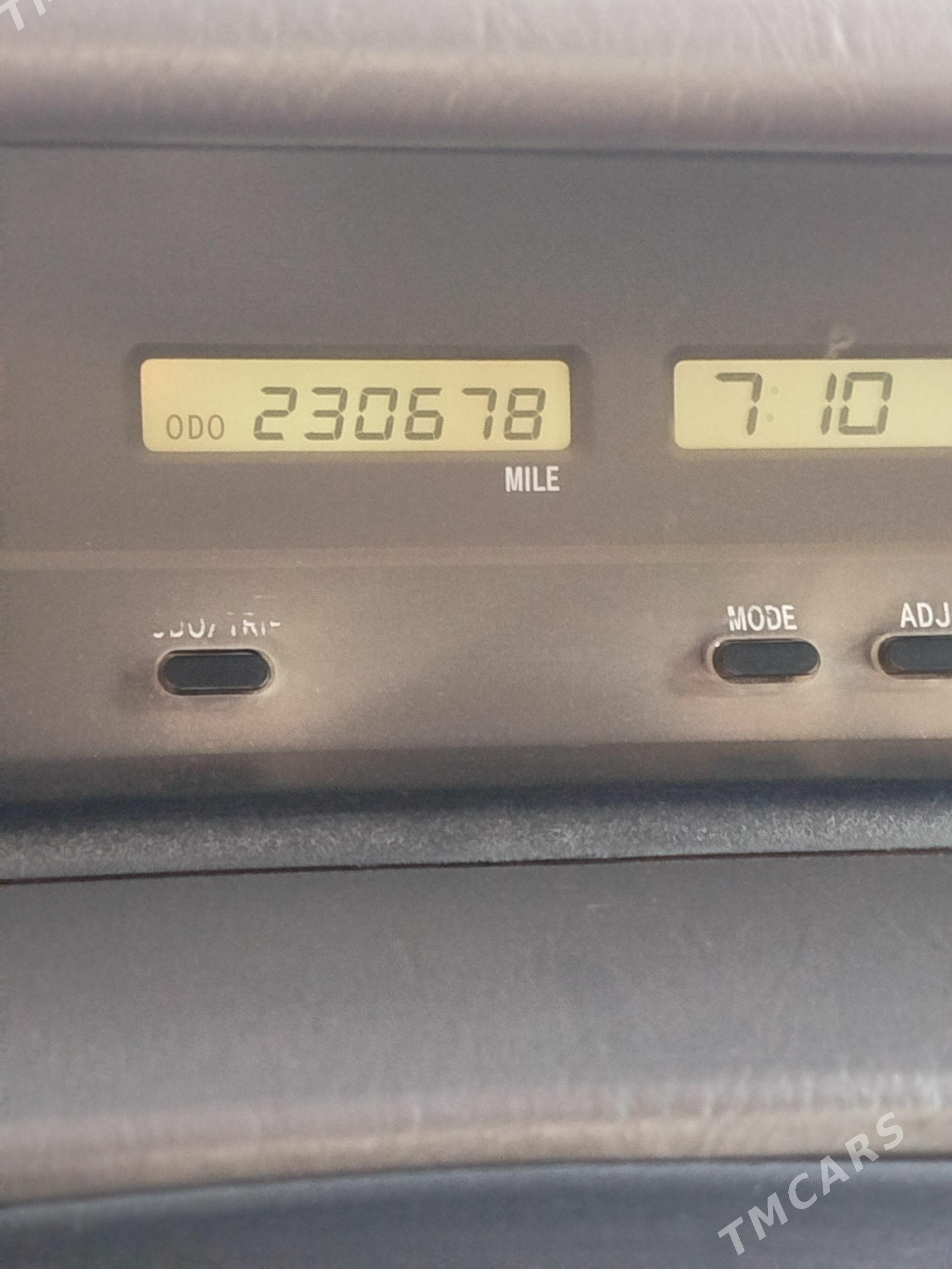Toyota Avalon 2002 - 230 000 TMT - Мары - img 1