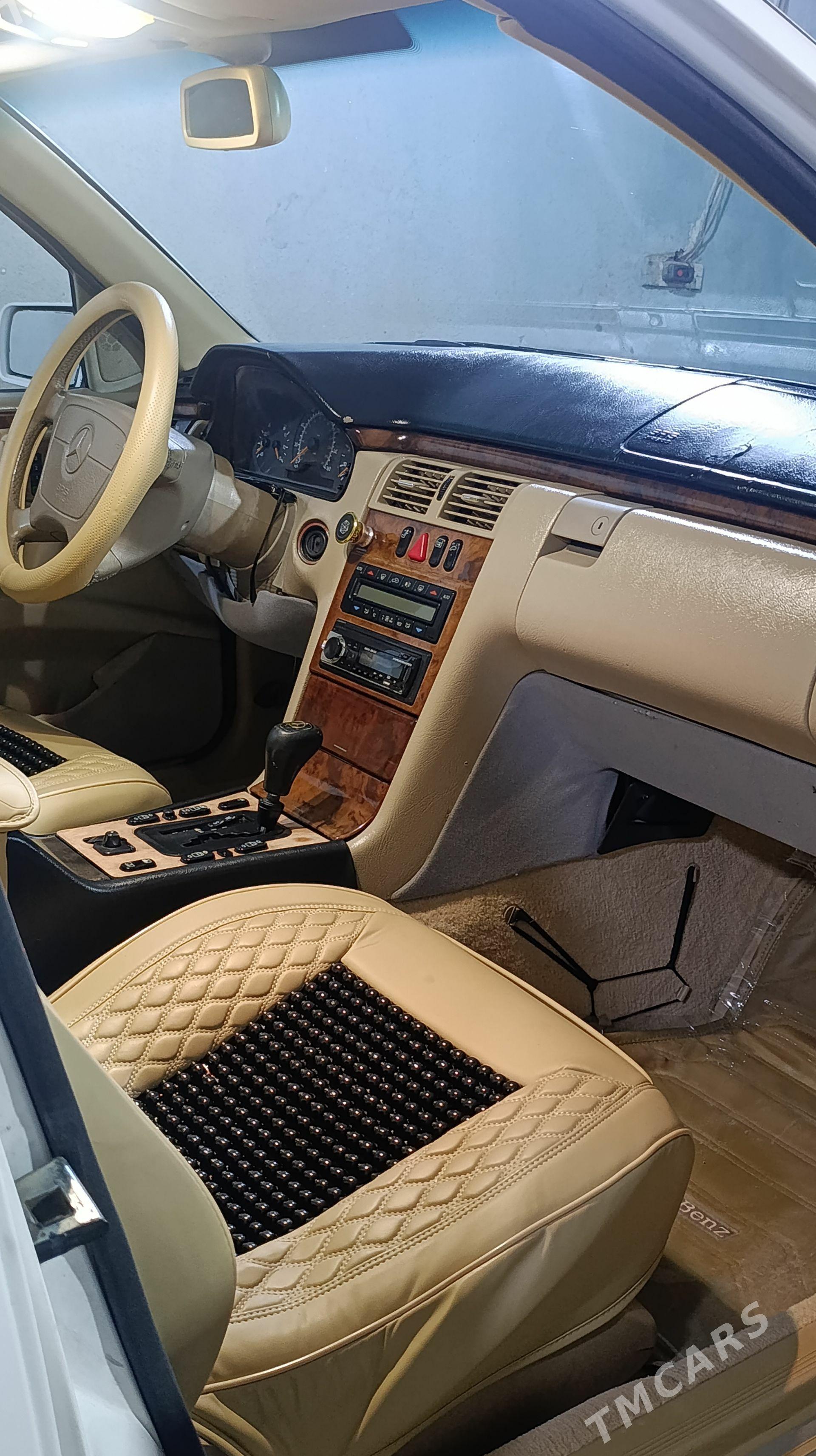 Mercedes-Benz E320 1999 - 85 000 TMT - Бахарден - img 1