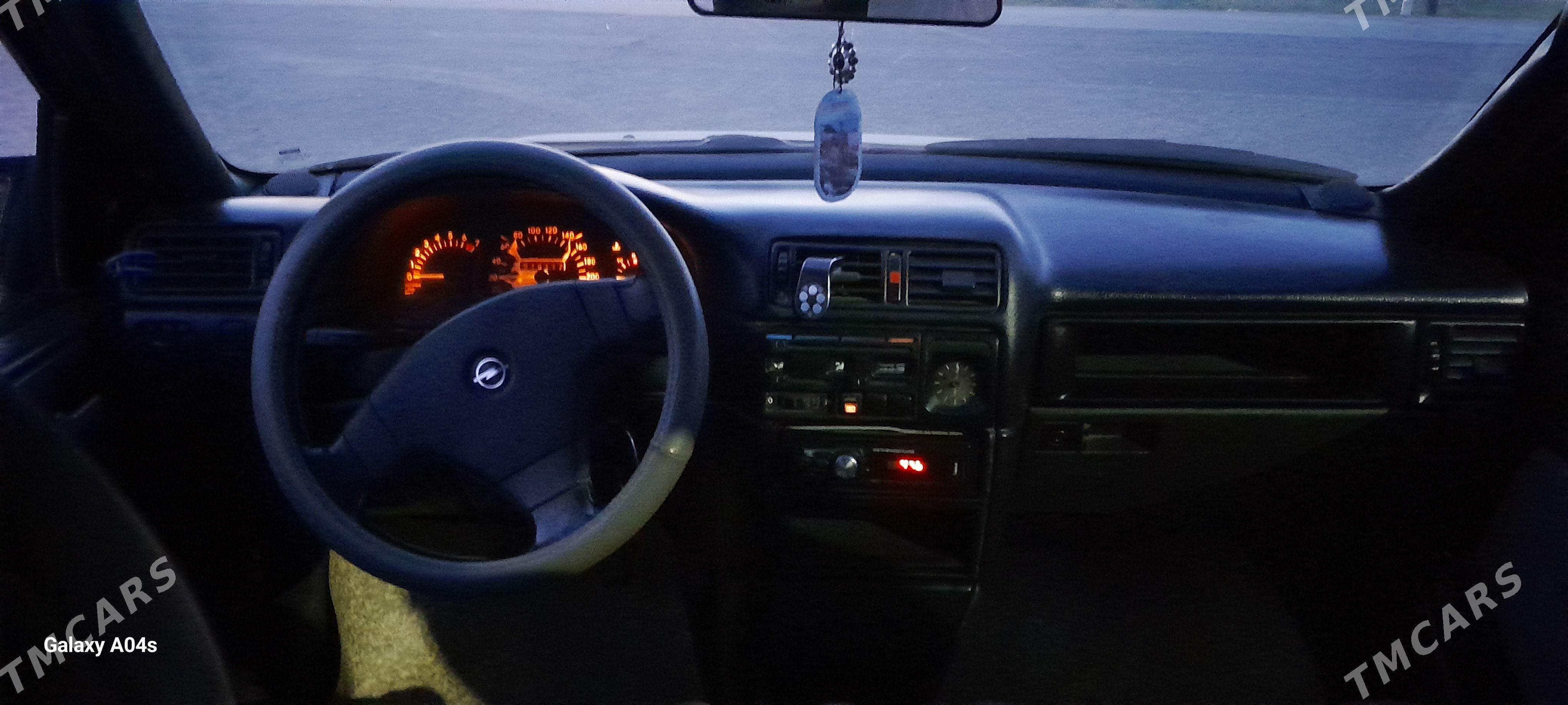 Opel Vectra 1991 - 30 000 TMT - Дашогуз - img 1