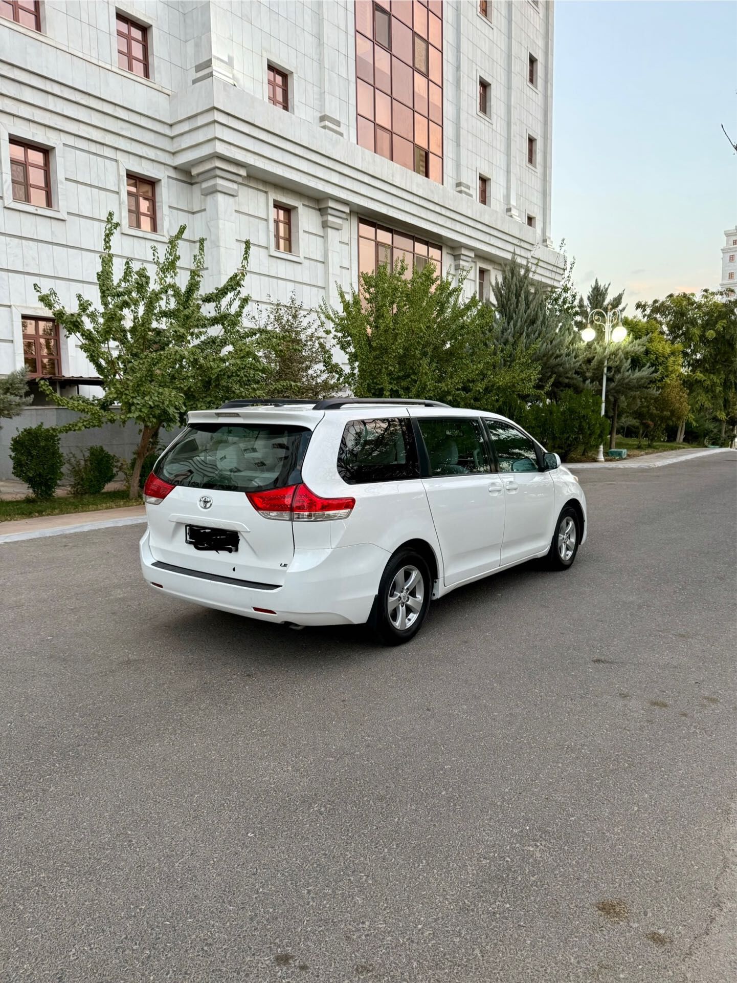 Toyota Sienna 2011 - 295 000 TMT - Aşgabat - img 1