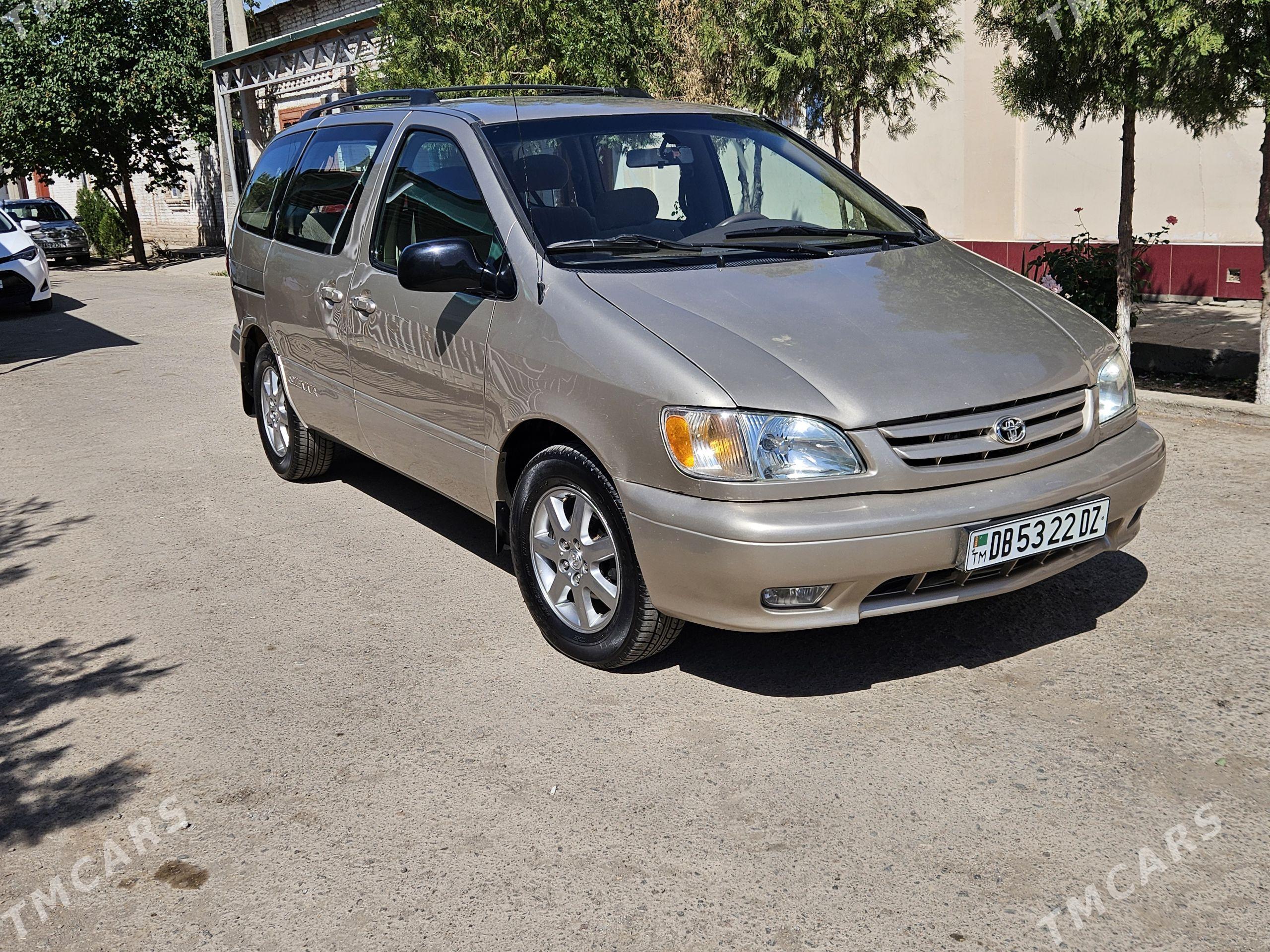 Toyota Sienna 2002 - 205 000 TMT - Дашогуз - img 1