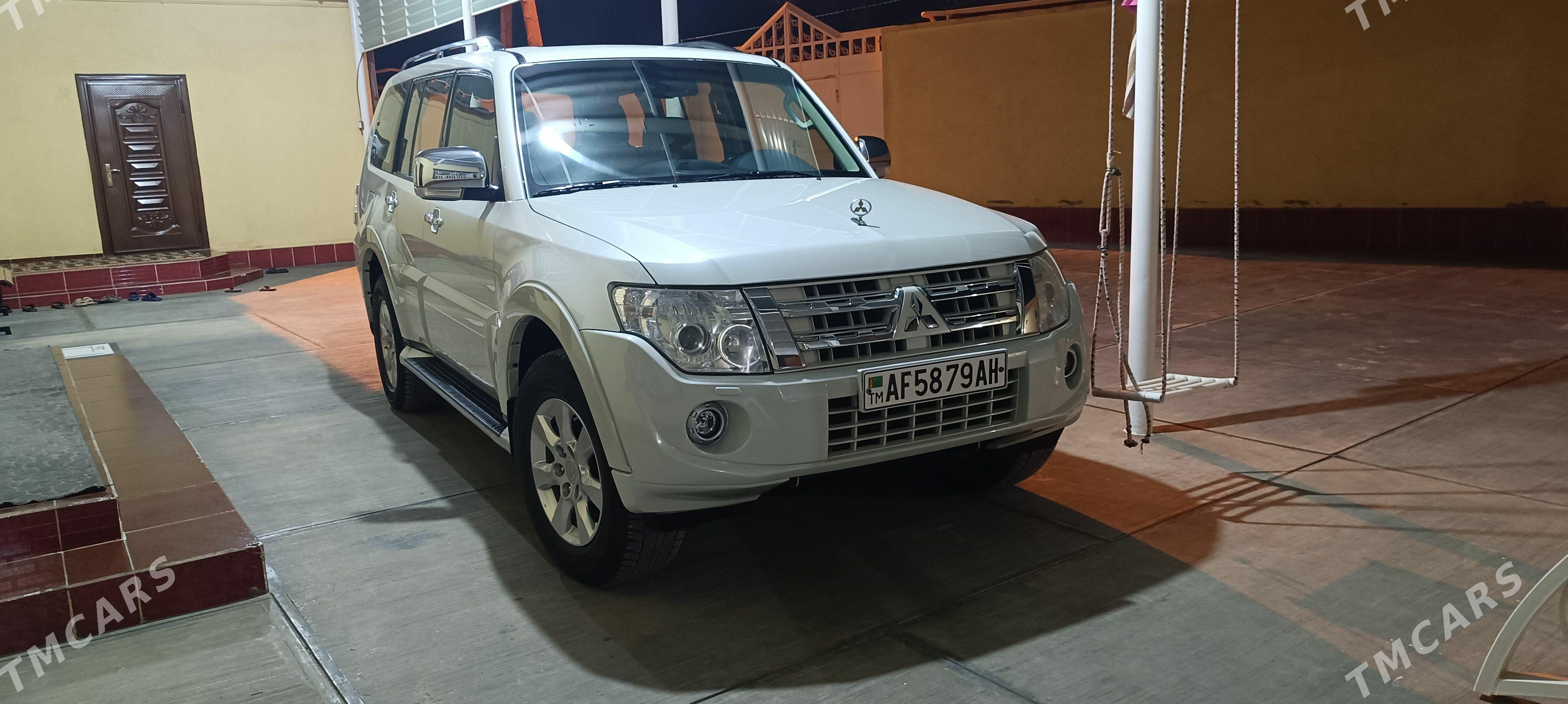 Mitsubishi Pajero 2014 - 320 000 TMT - Теджен - img 1