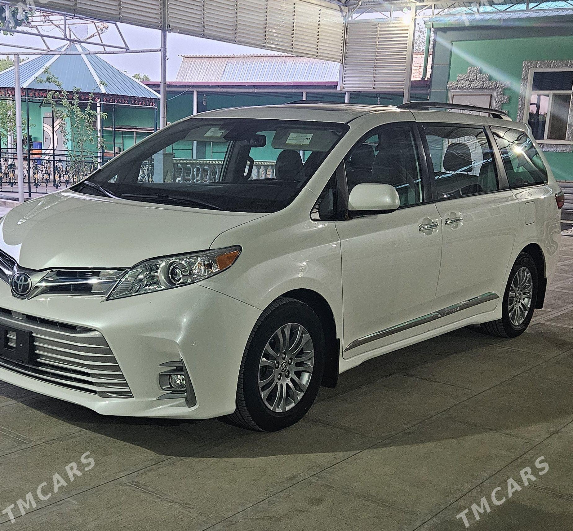 Toyota Sienna 2017 - 500 000 TMT - Анев - img 1