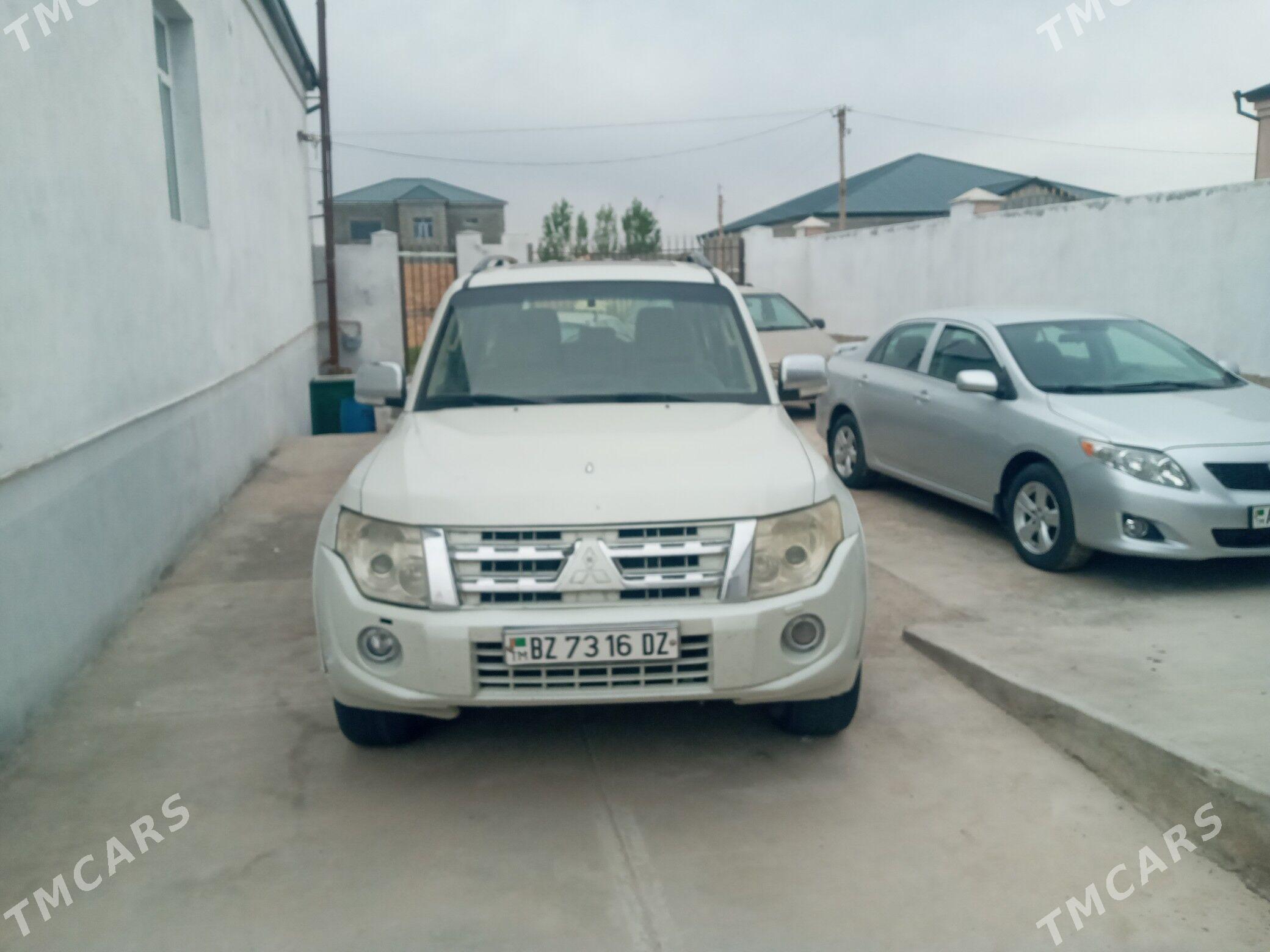 Mitsubishi Pajero 2013 - 240 000 TMT - Гороглы (Тагта) - img 1