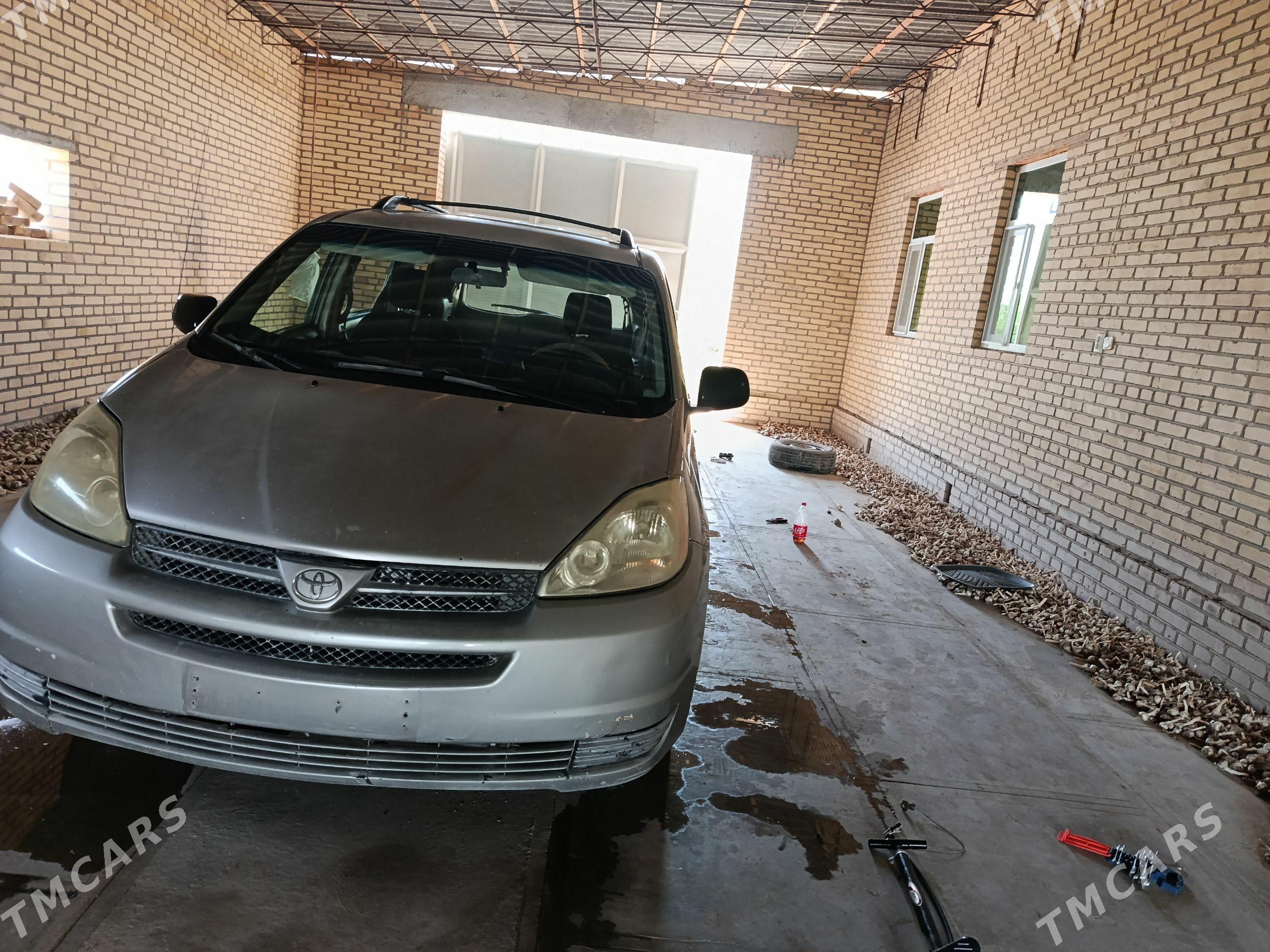 Toyota Sienna 2004 - 200 000 TMT - Халач - img 1