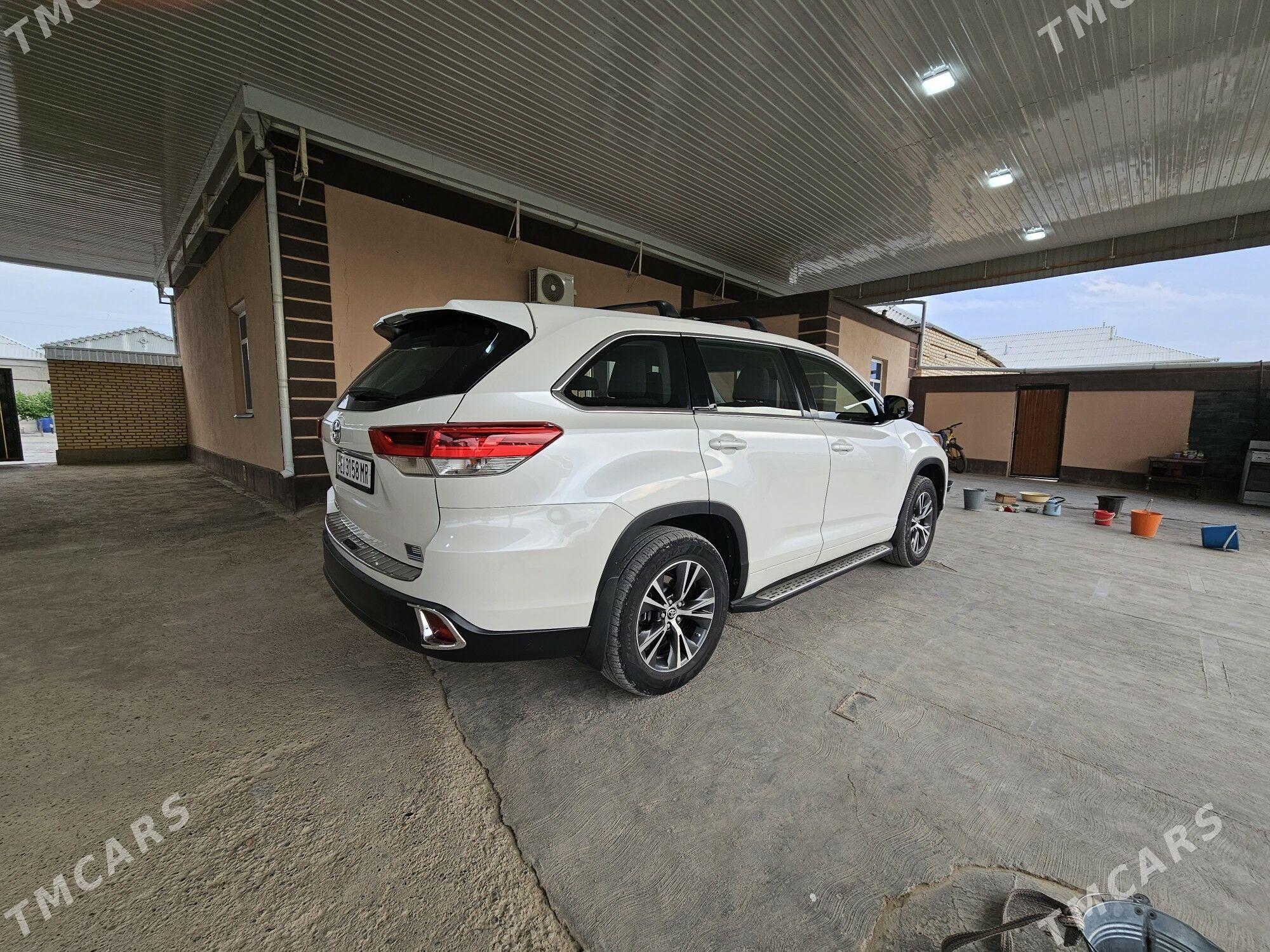 Toyota Highlander 2017 - 450 000 TMT - Мургап - img 1
