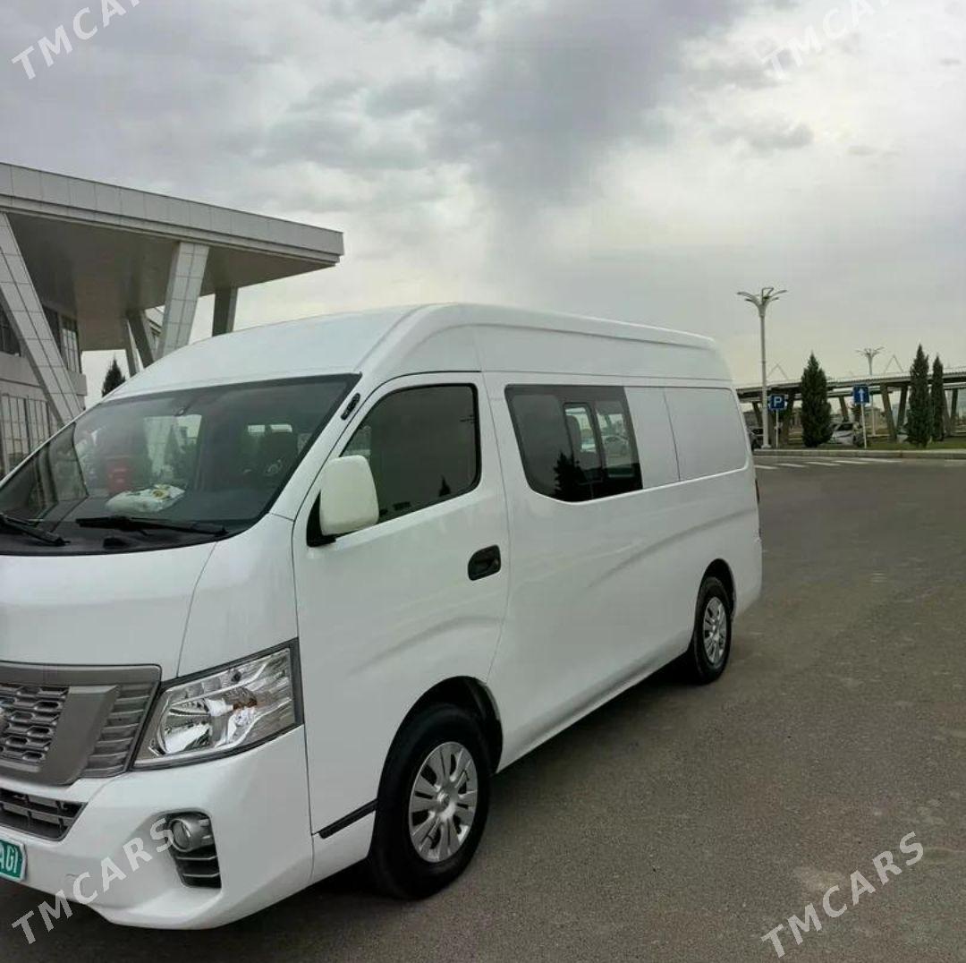 Nissan Urvan 2022 - 400 000 TMT - Мары - img 1