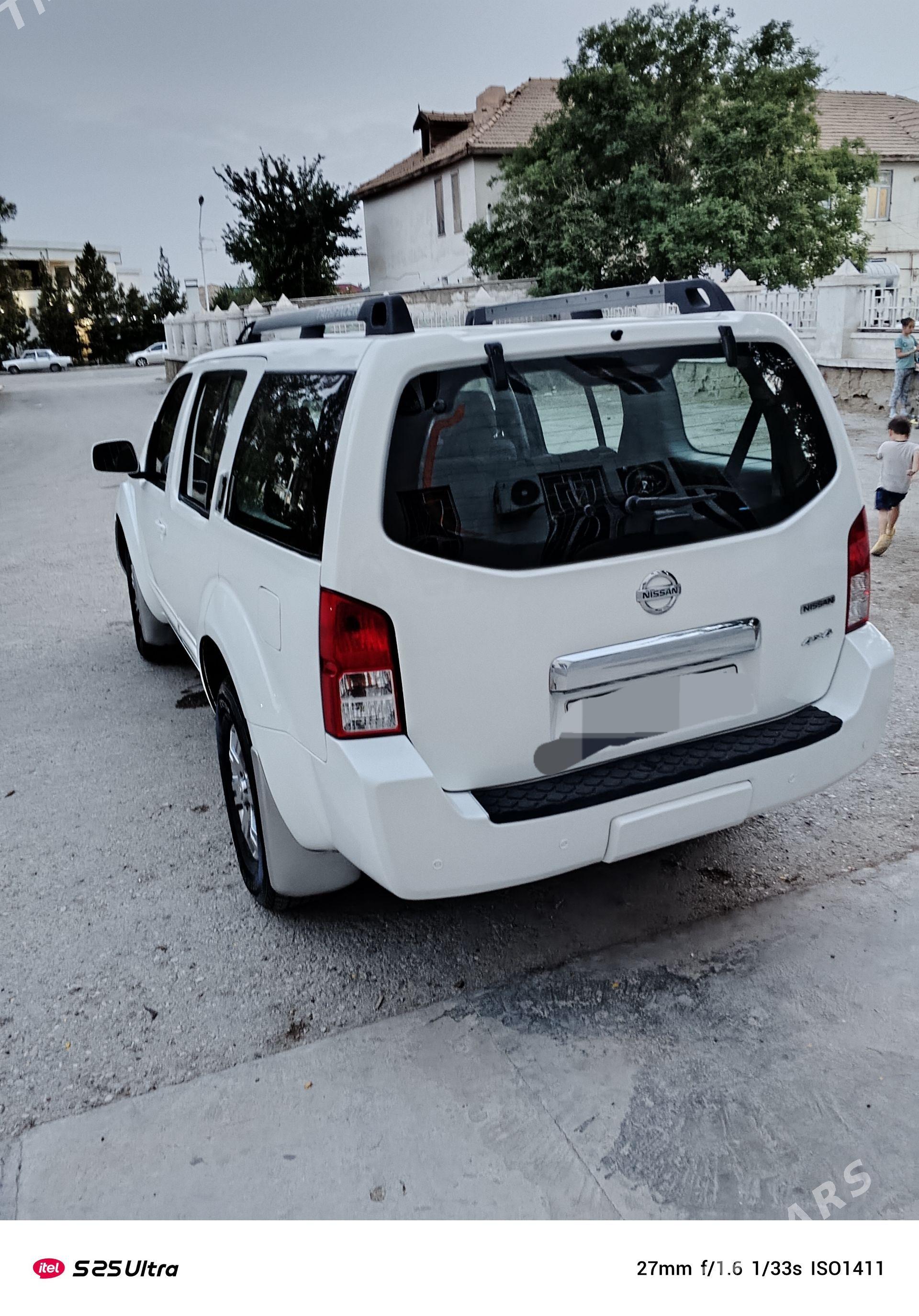 Nissan Pathfinder 2006 - 130 000 TMT - Балканабат - img 1