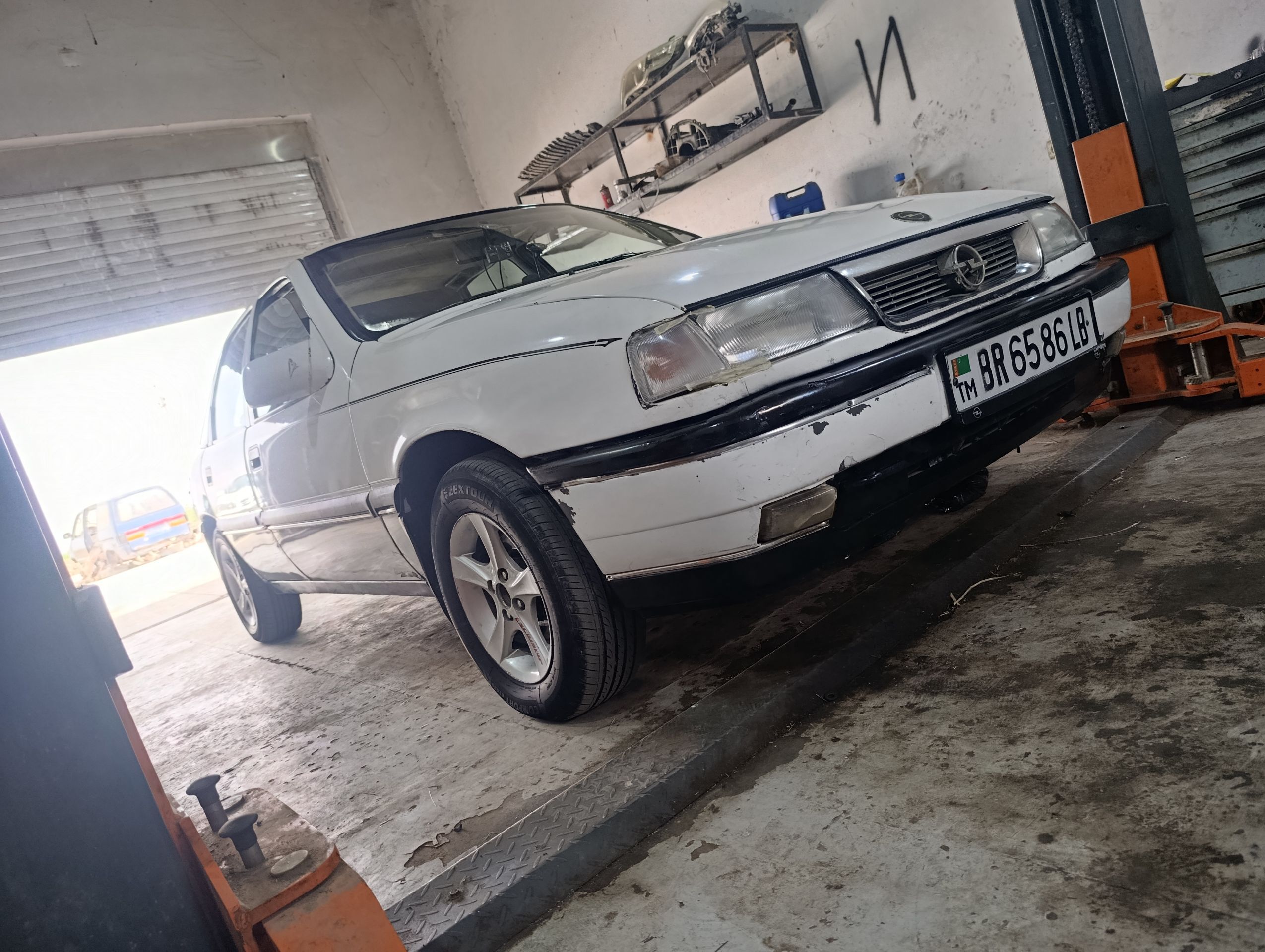 Opel Vectra 1990 - 32 000 TMT - Дянев - img 1
