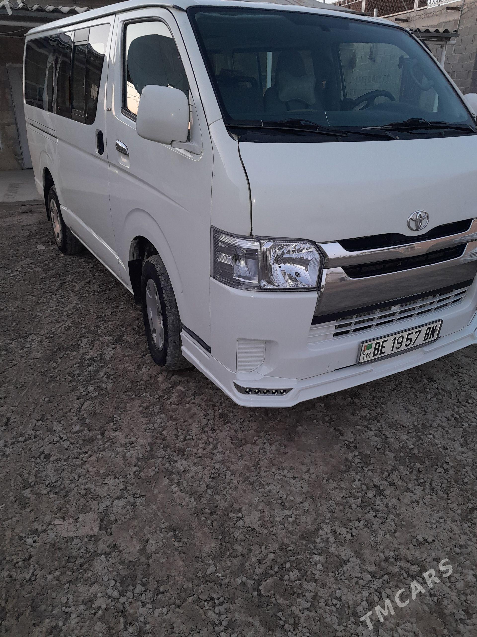 Toyota Hiace 2010 - 300 000 TMT - Этрек - img 1