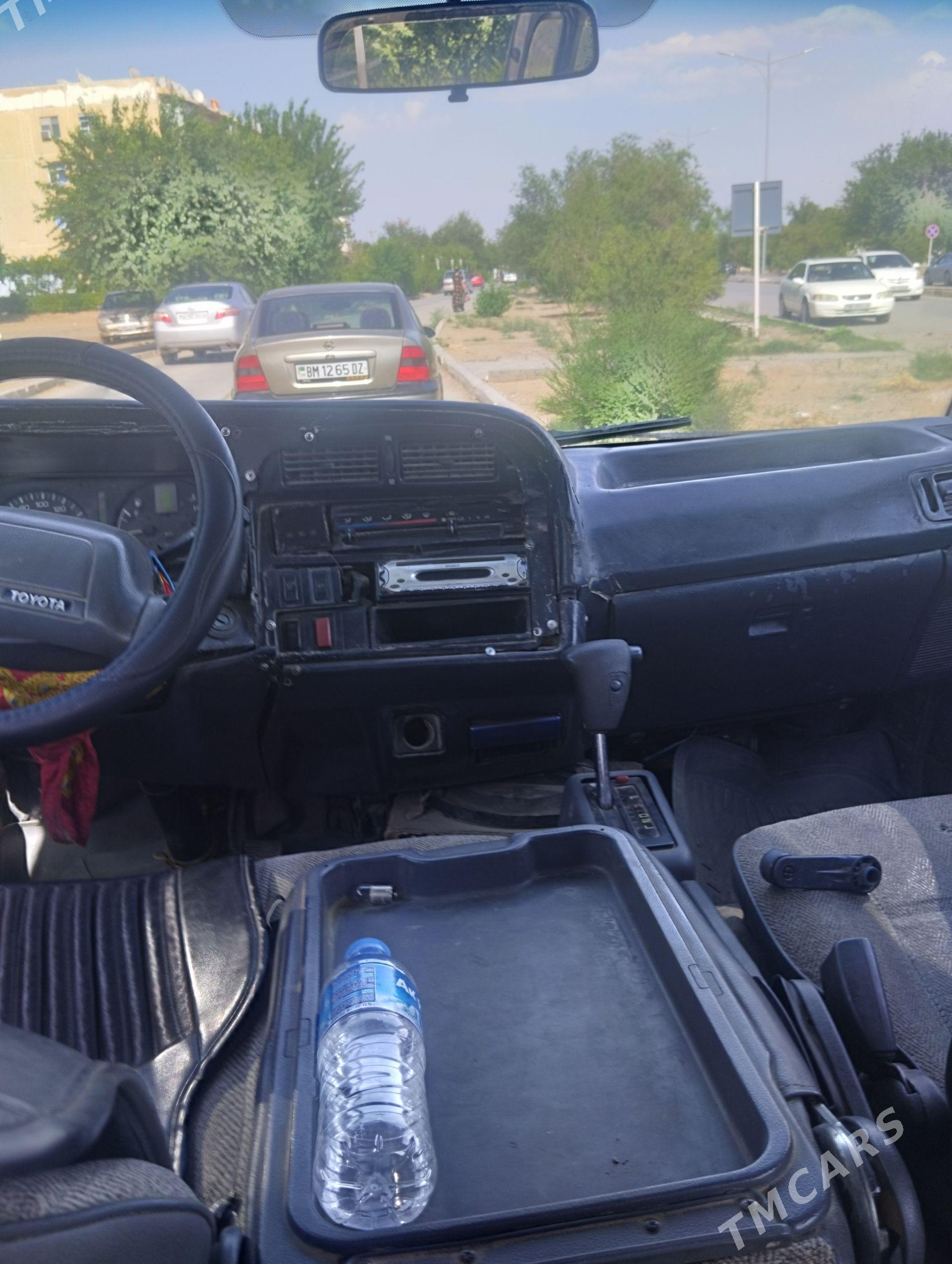 Toyota Hiace 1993 - 70 000 TMT - Сейди - img 1