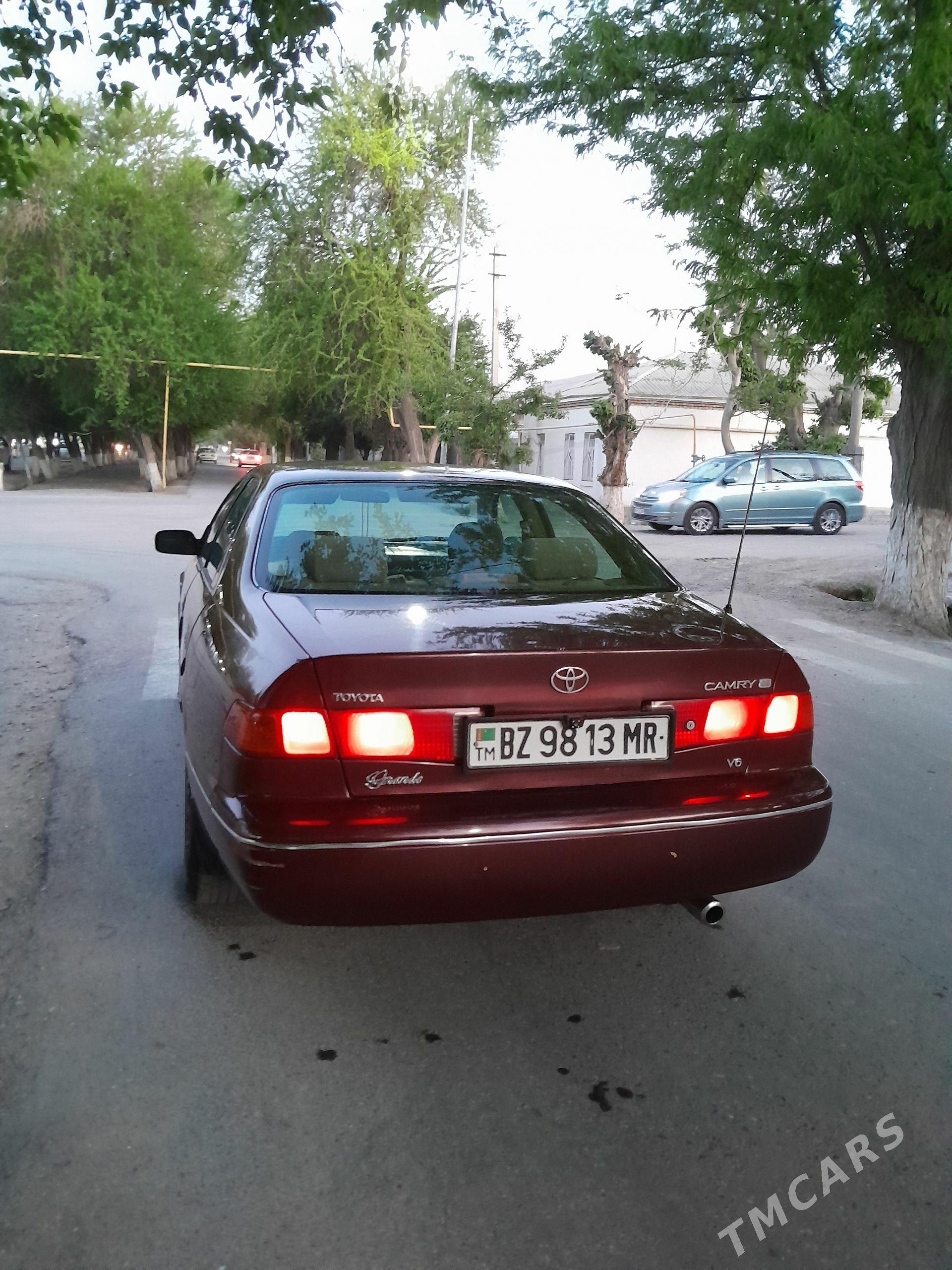 Toyota Camry 2001 - 155 000 TMT - Ёлётен - img 1