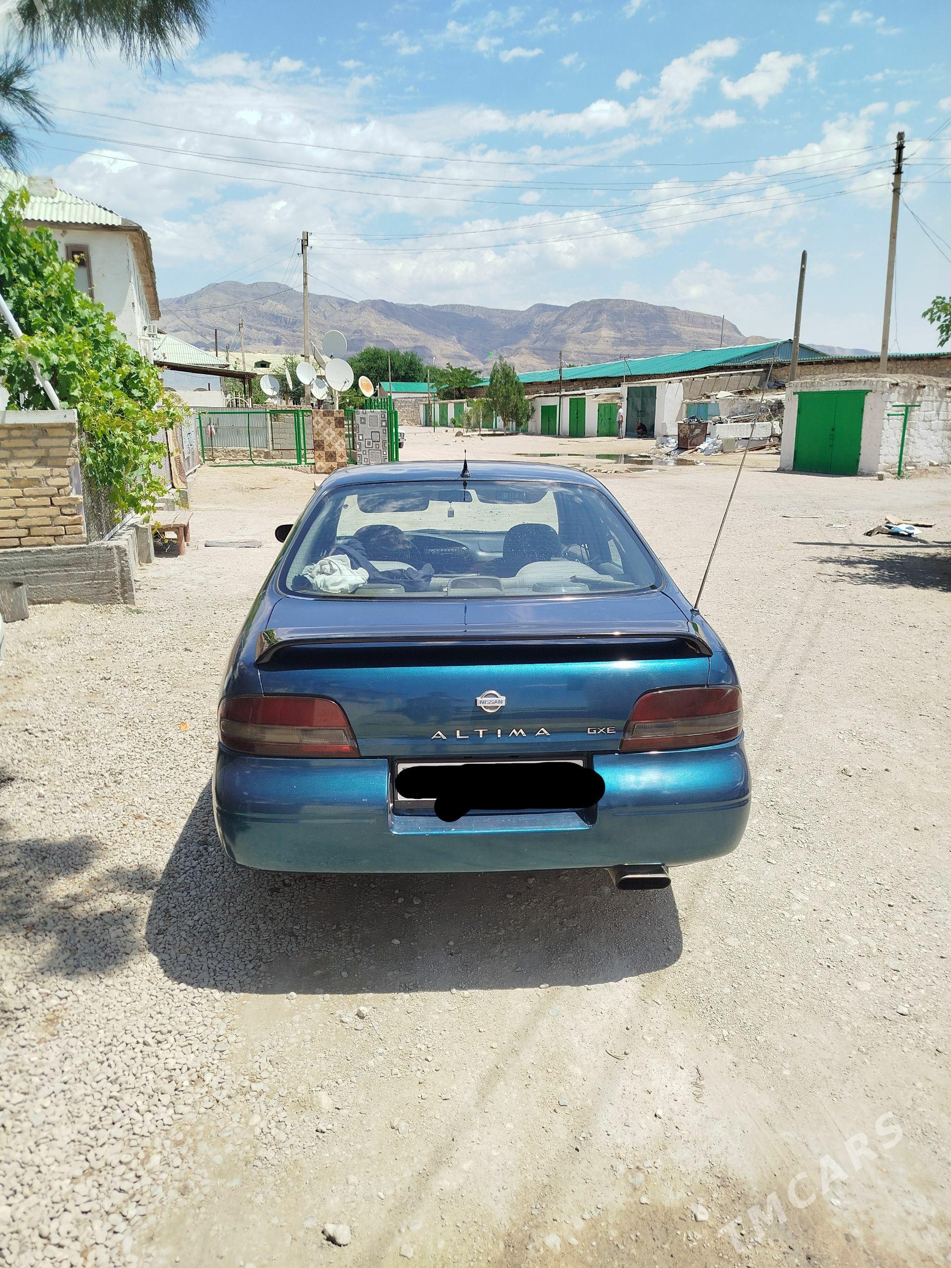 Nissan Altima 1996 - 60 000 TMT - Балканабат - img 1