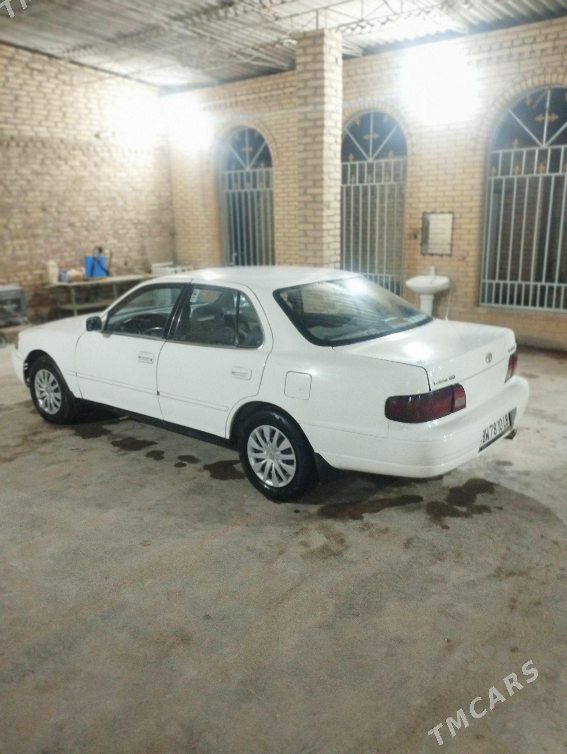 Toyota Camry 1996 - 100 000 TMT - Çärjew - img 1