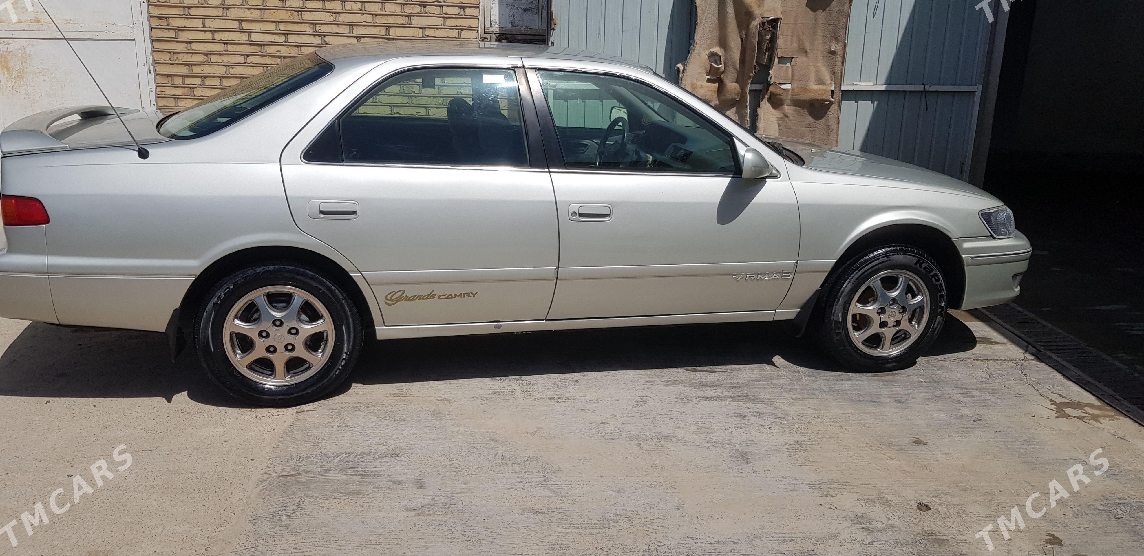 Toyota Camry 2000 - 165 000 TMT - Мары - img 1