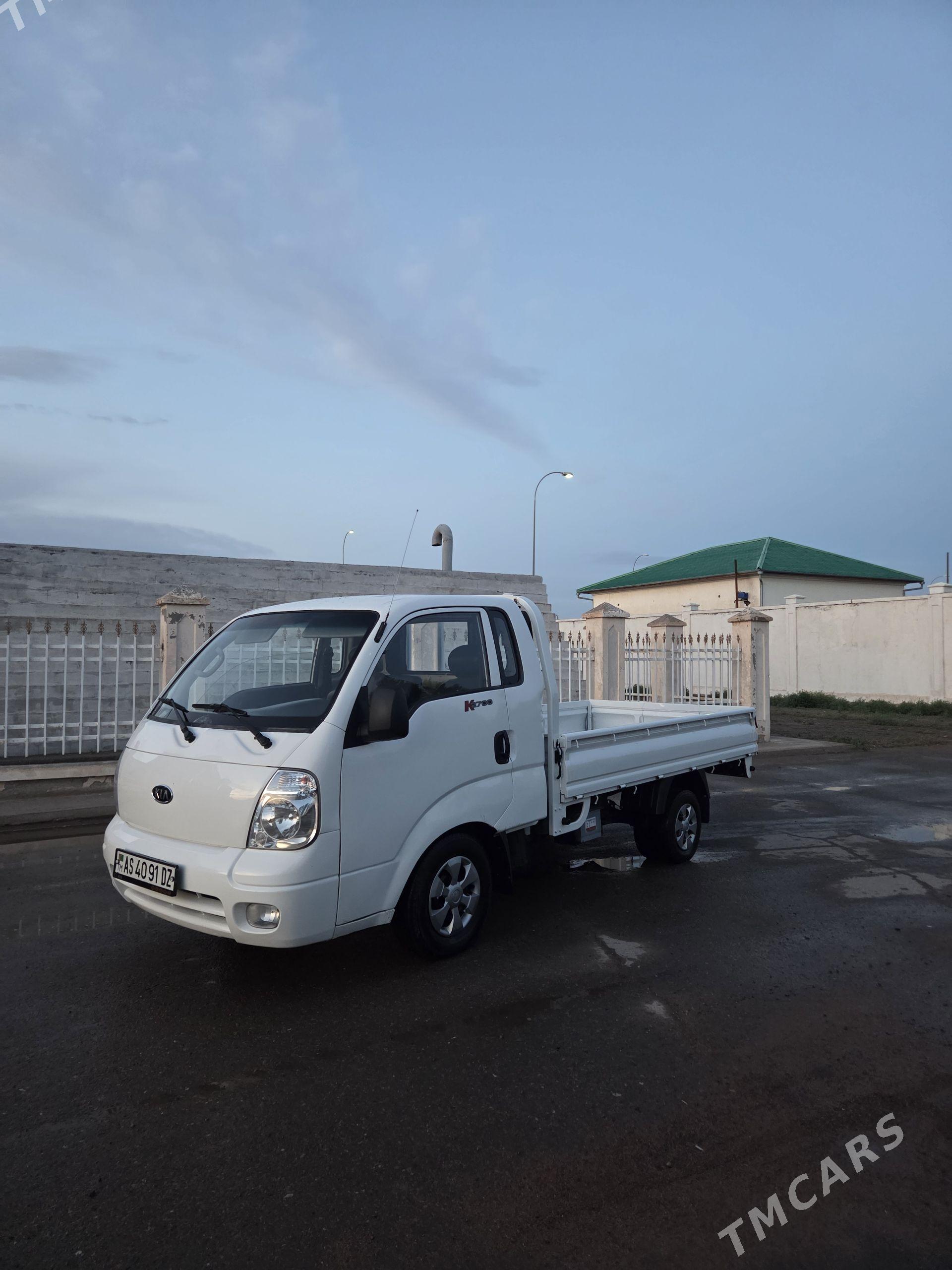 Kia Bongo 2011 - 180 000 TMT - Губадаг - img 1