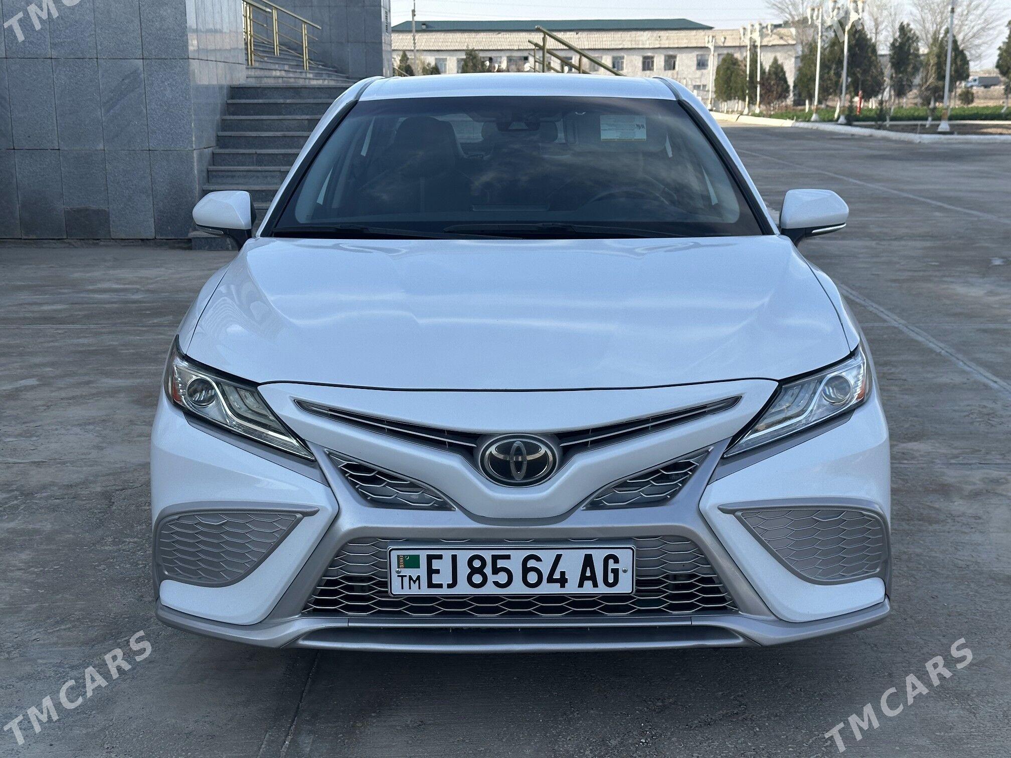 Toyota Camry 2023 - 400 000 TMT - Теджен - img 1
