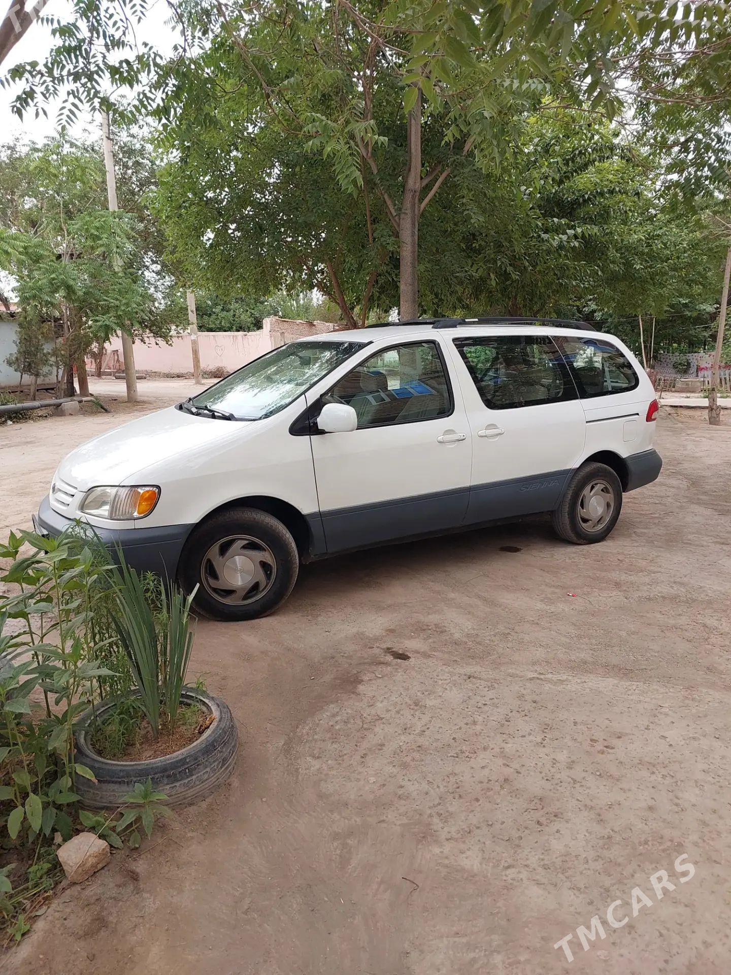 Toyota Sienna 2002 - 215 000 TMT - Дашогуз - img 1