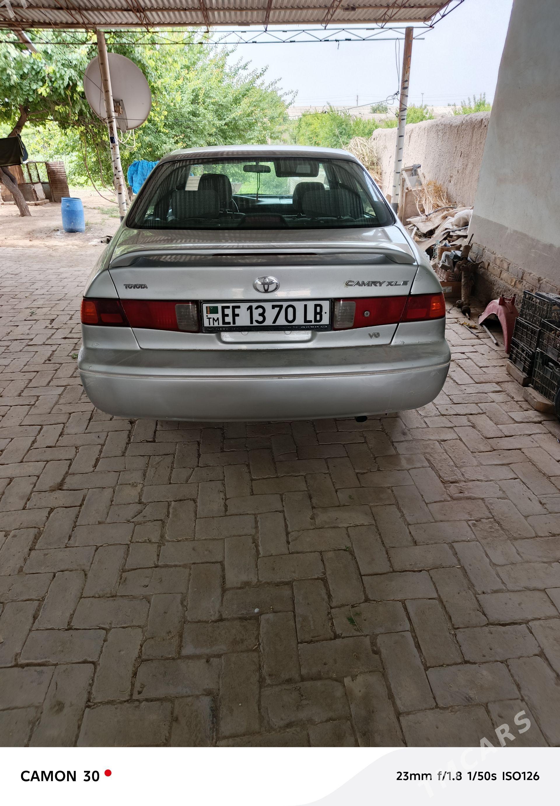 Toyota Camry 2001 - 130 000 TMT - Халач - img 1