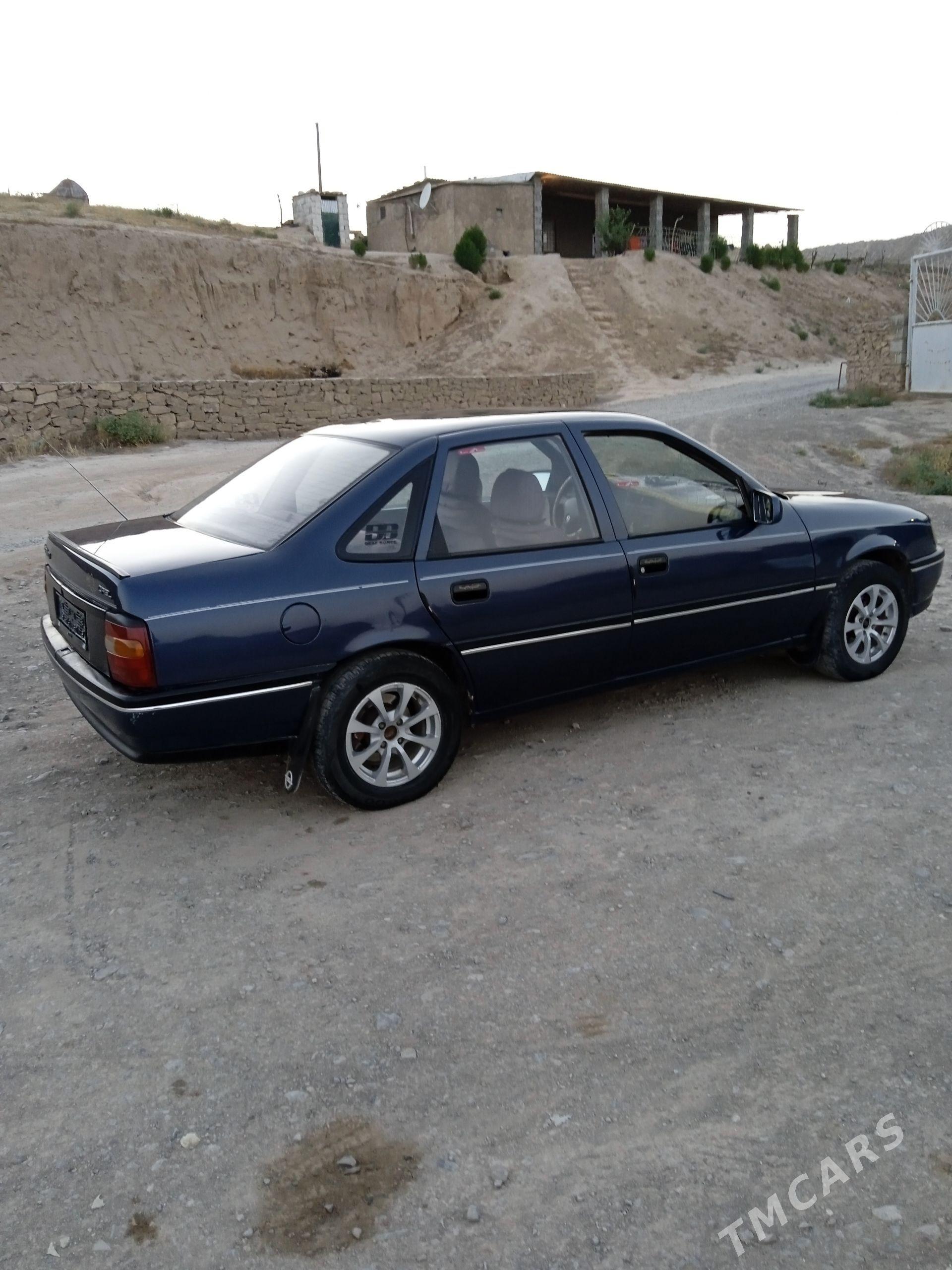 Opel Vectra 1990 - 40 000 TMT - Magdanly - img 1
