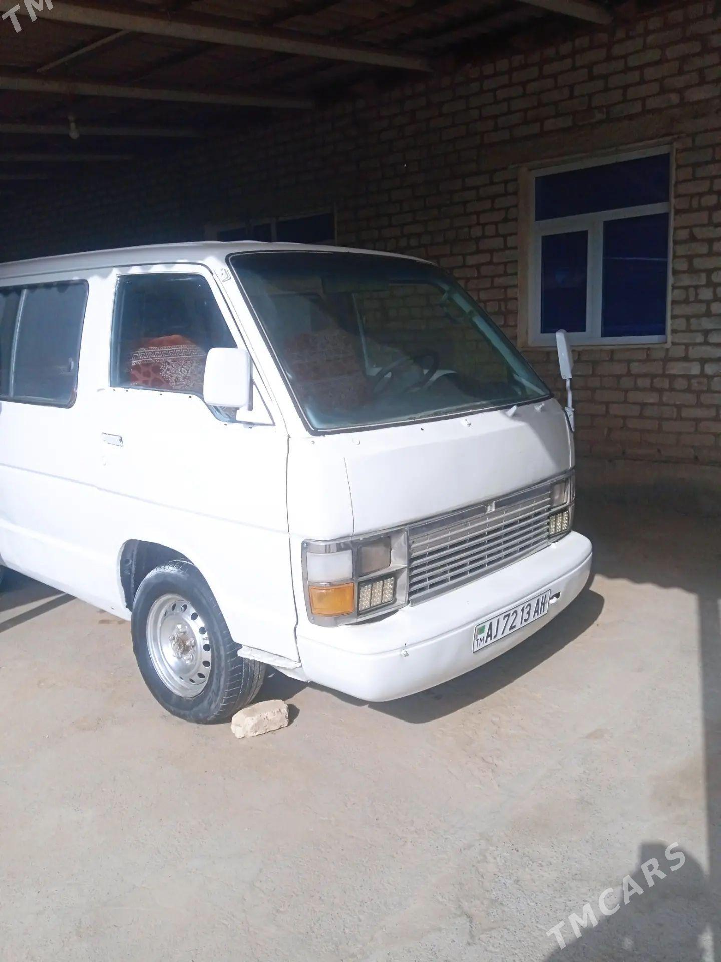 Toyota Hiace 1988 - 45 000 TMT - Бабадайхан - img 1
