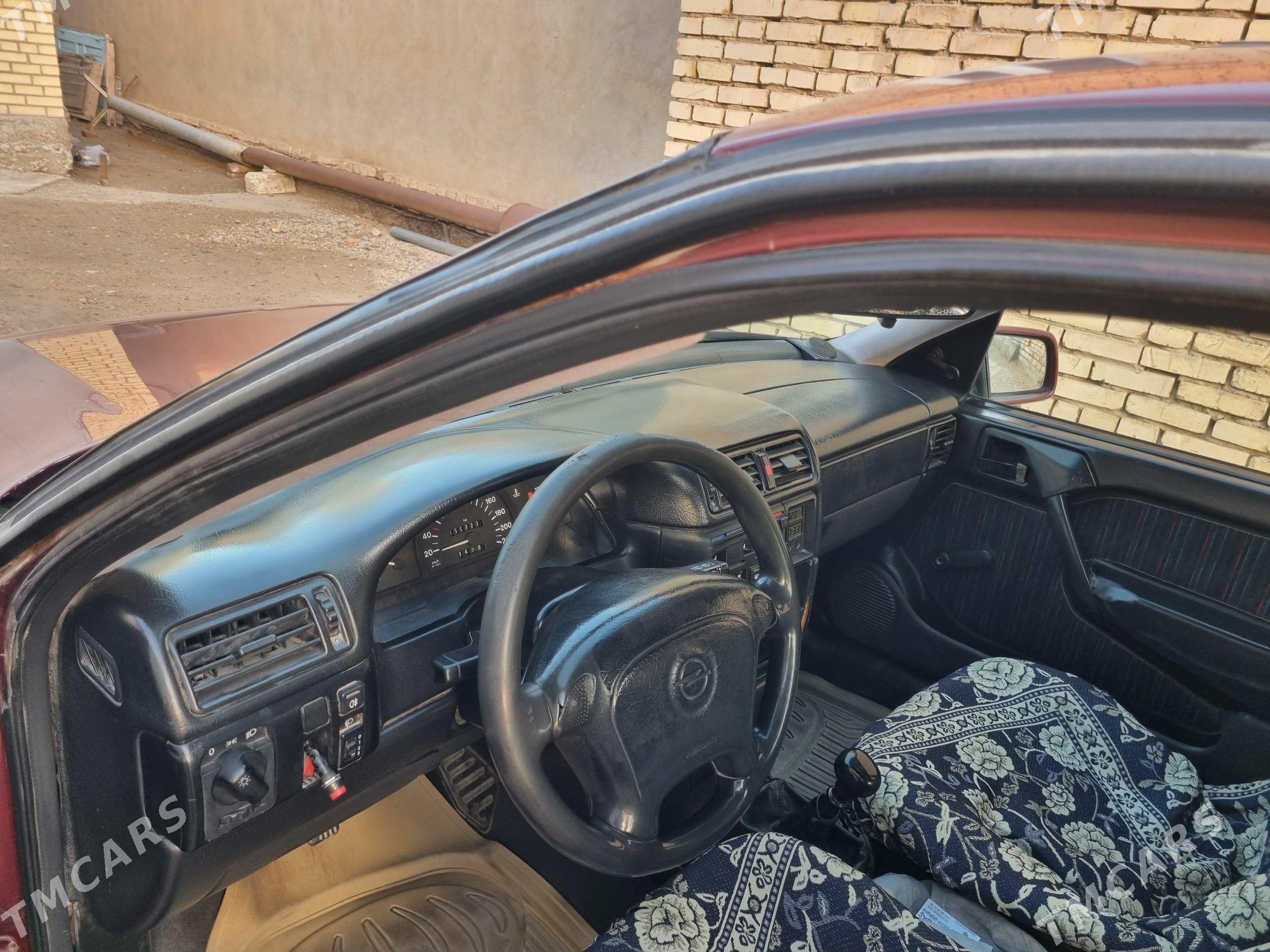 Opel Vectra 1993 - 45 000 TMT - Mary - img 1