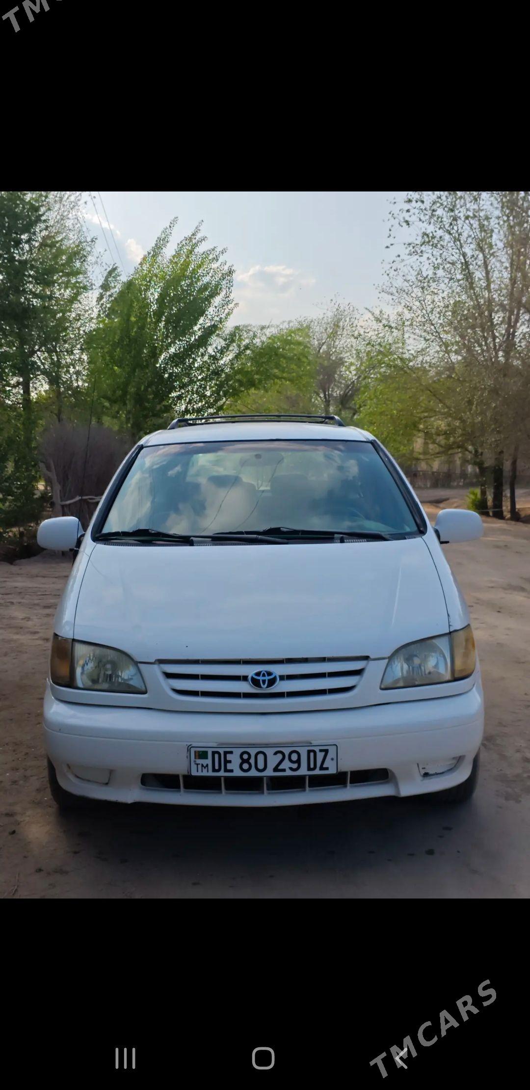 Toyota Sienna 2002 - 190 000 TMT - етр. Туркменбаши - img 1