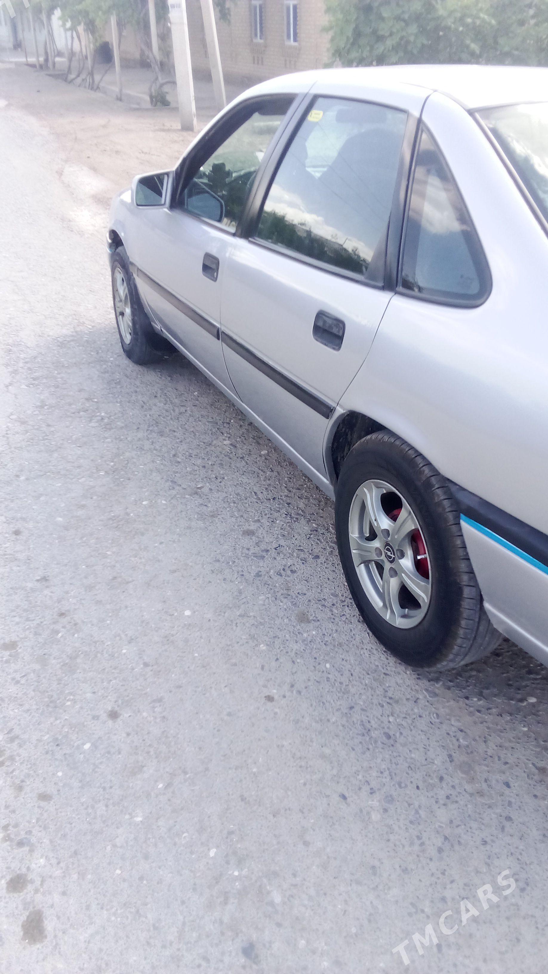 Opel Vectra 1994 - 50 000 TMT - Фарап - img 1