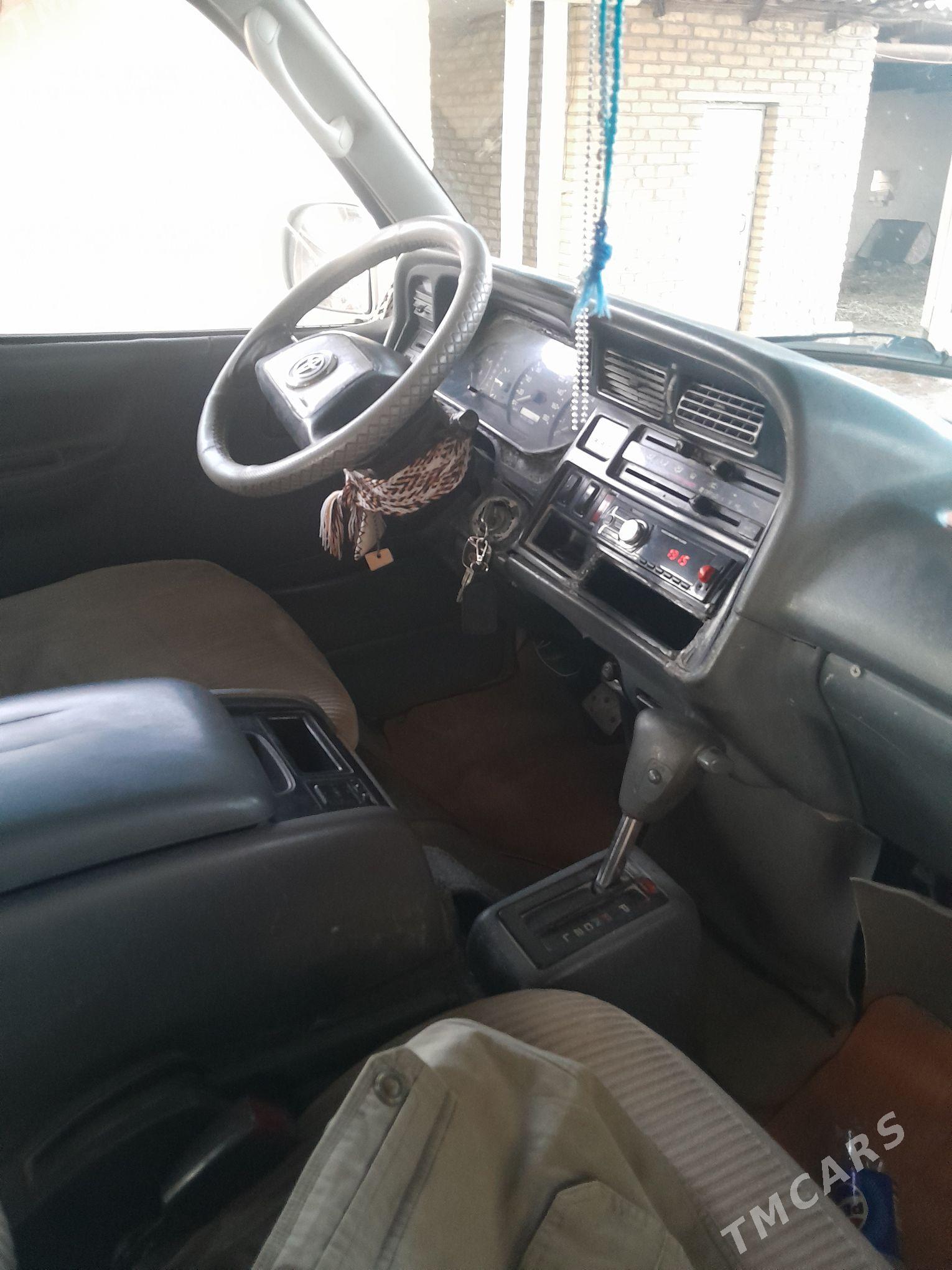 Toyota Hiace 1991 - 80 000 TMT - Векильбазар - img 1