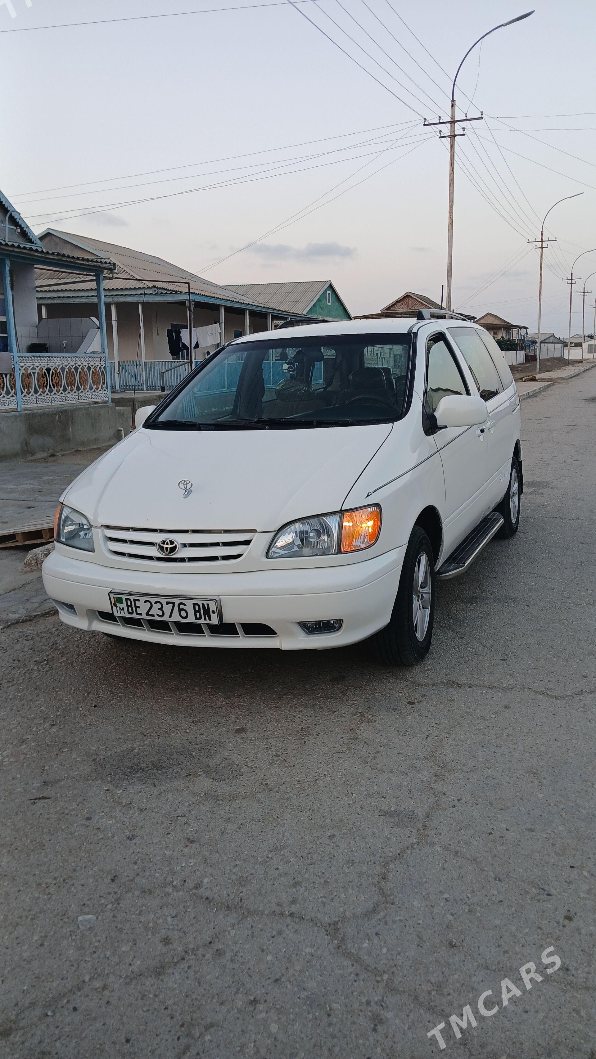Toyota Sienna 1999 - 186 000 TMT - Эсенгулы - img 1