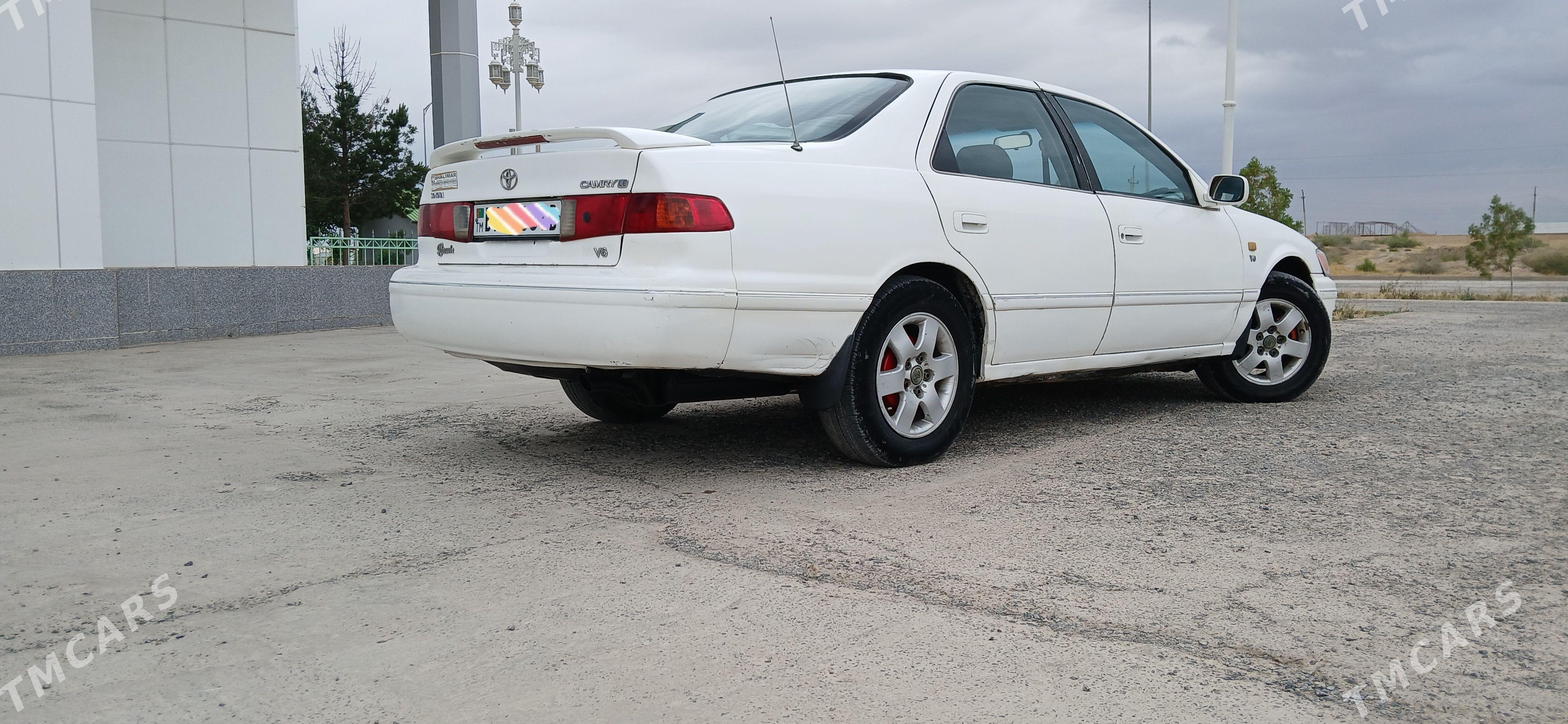 Toyota Camry 2001 - 110 000 TMT - Халач - img 1
