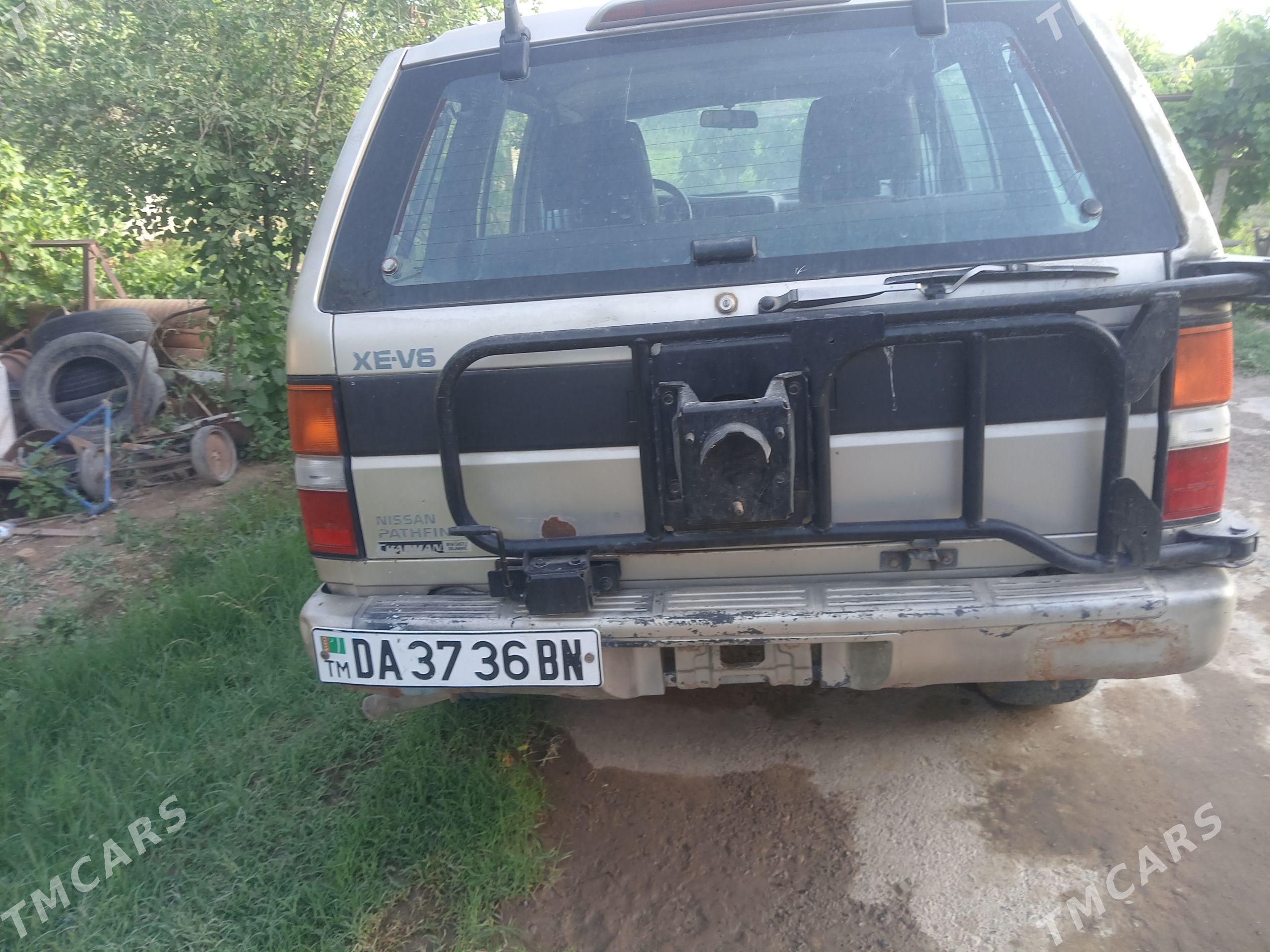 Nissan Pathfinder 1995 - 30 000 TMT - Сакар - img 1