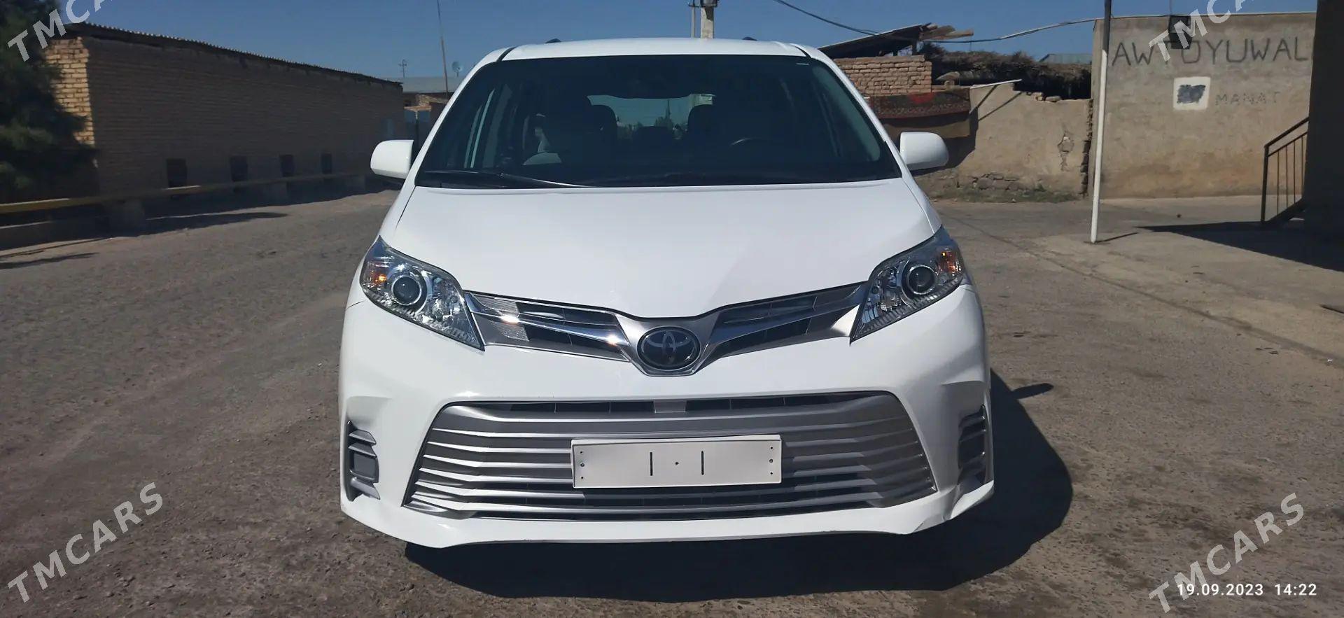 Toyota Sienna 2020 - 500 000 TMT - Туркменабат - img 1