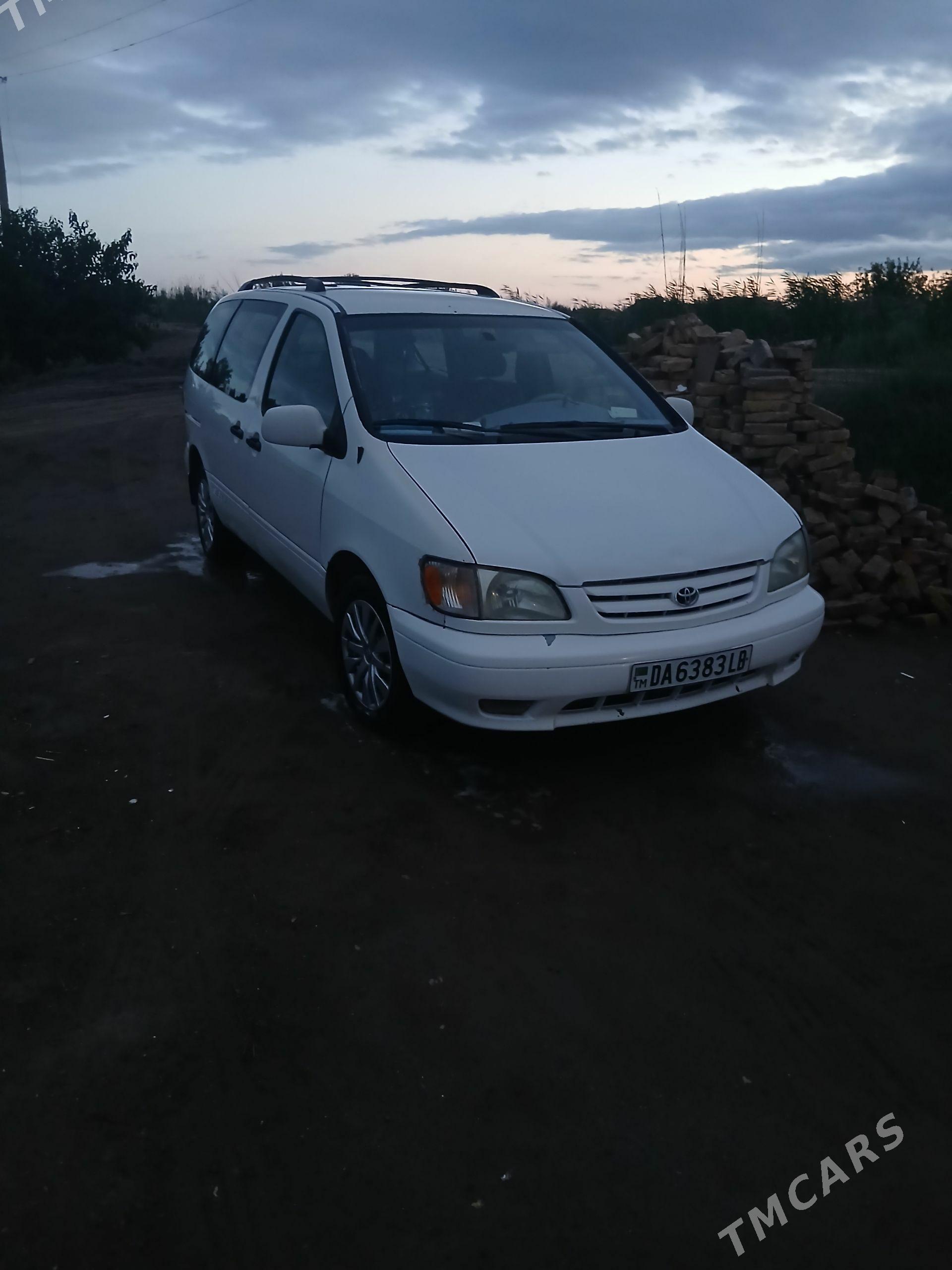 Toyota Sienna 2002 - 190 000 TMT - Халач - img 1