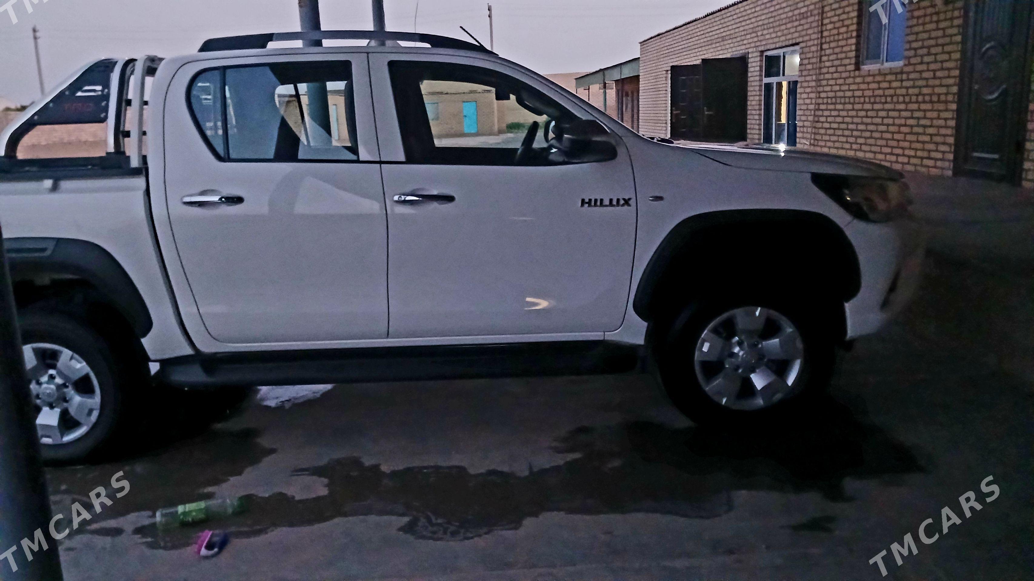 Toyota Hilux 2019 - 540 000 TMT - Sarahs - img 1