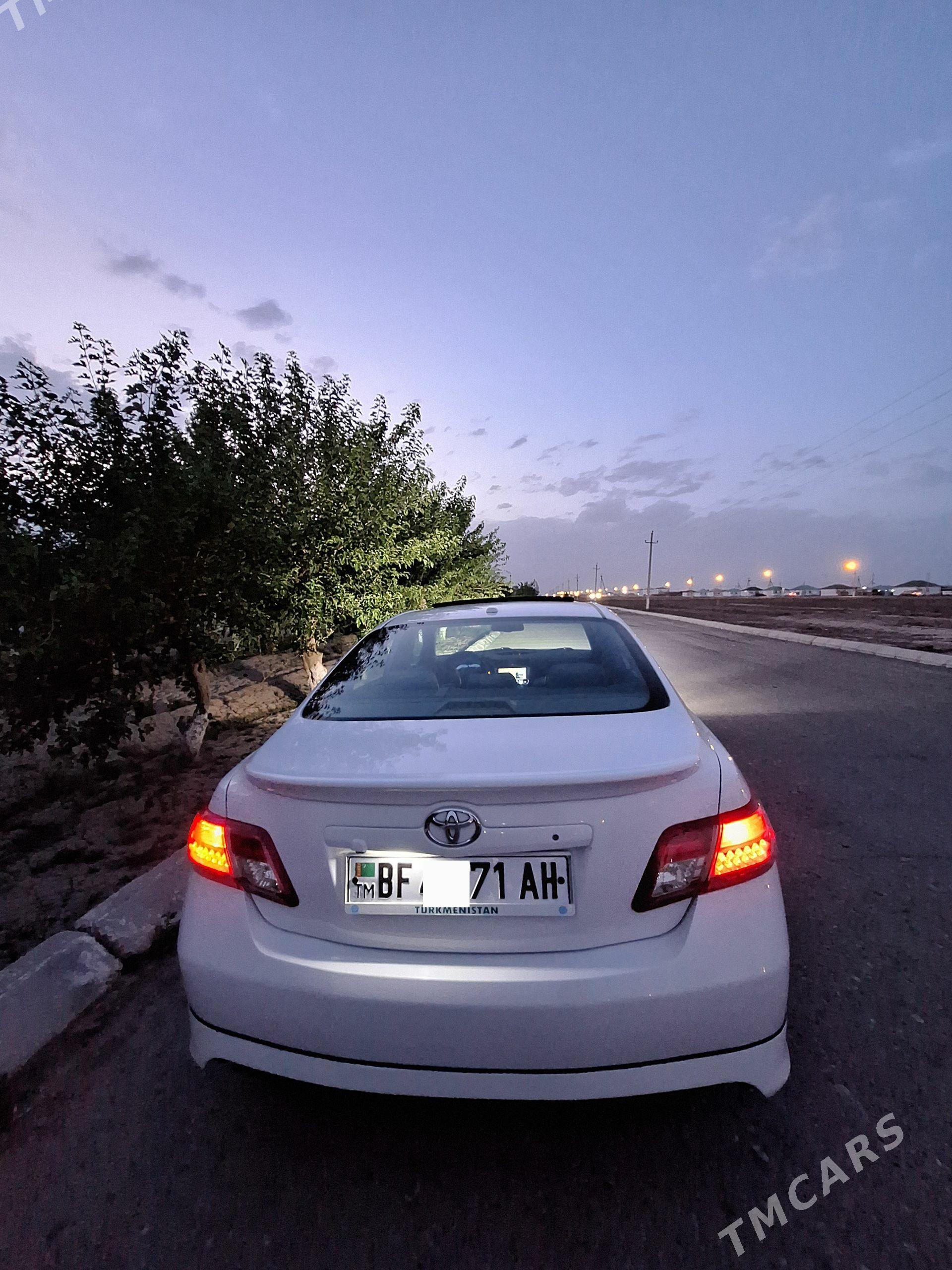 Toyota Camry 2011 - 275 000 TMT - Теджен - img 1