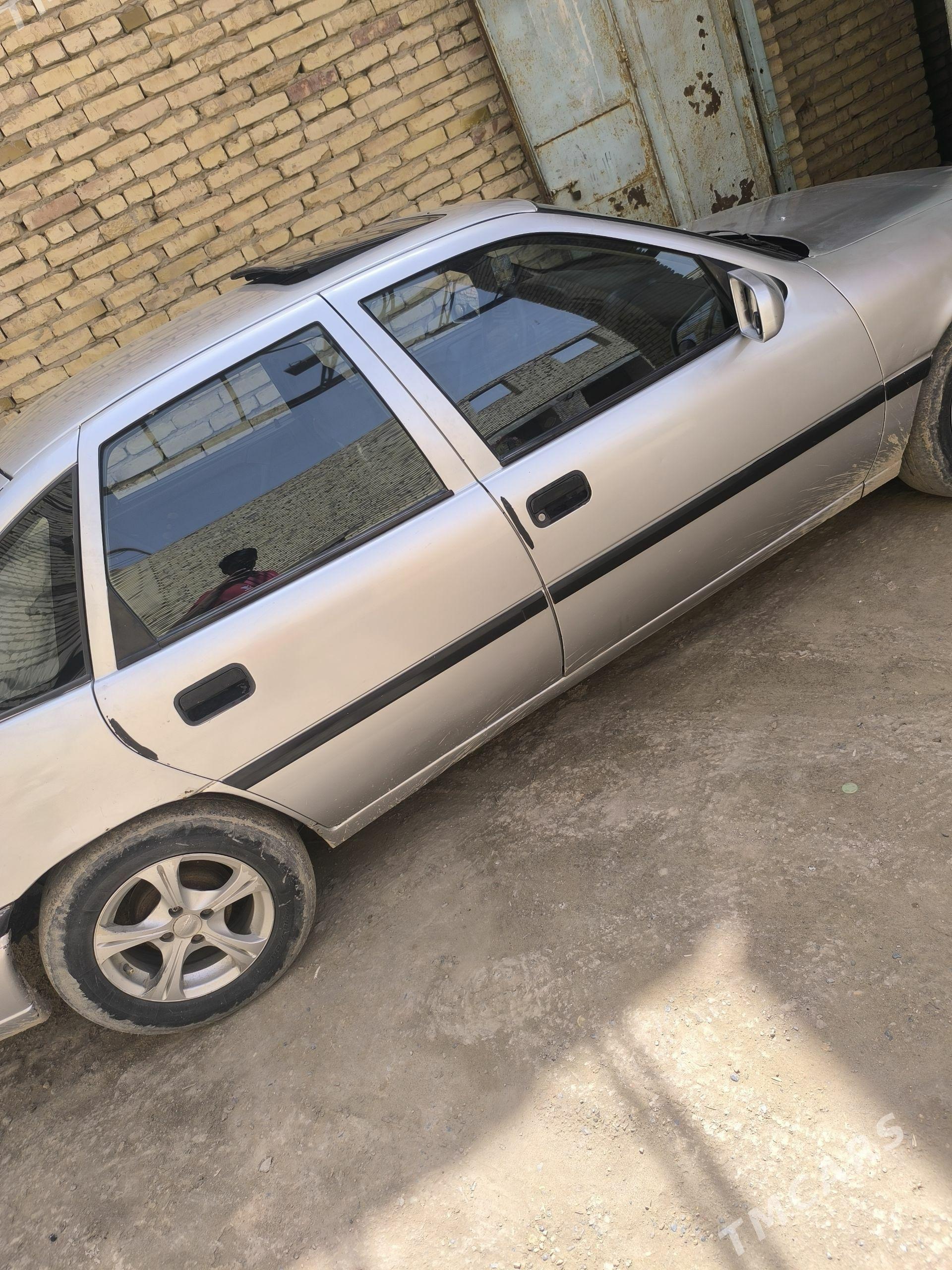 Opel Vectra 1995 - 26 000 TMT - Дянев - img 1