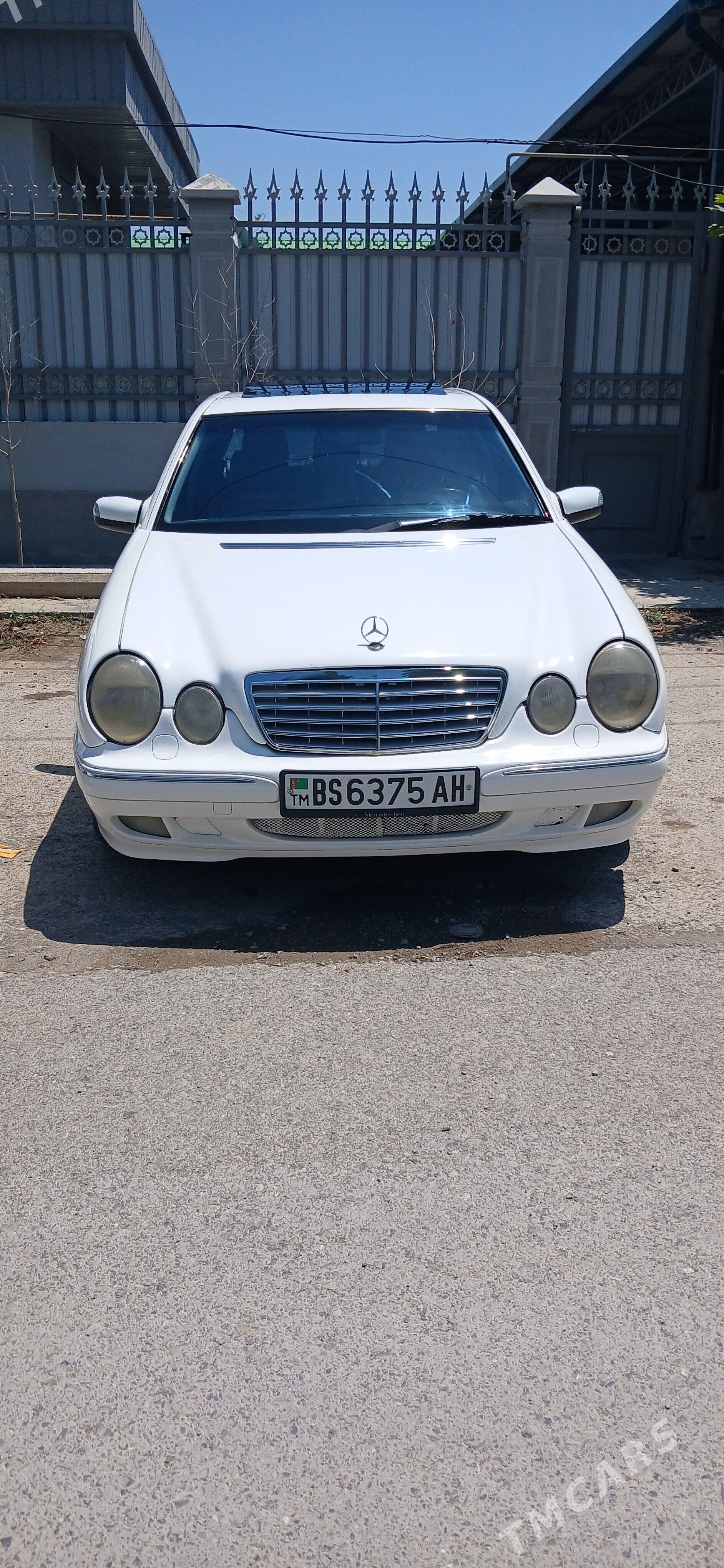 Mercedes-Benz E320 2001 - 125 000 TMT - Бахарден - img 1