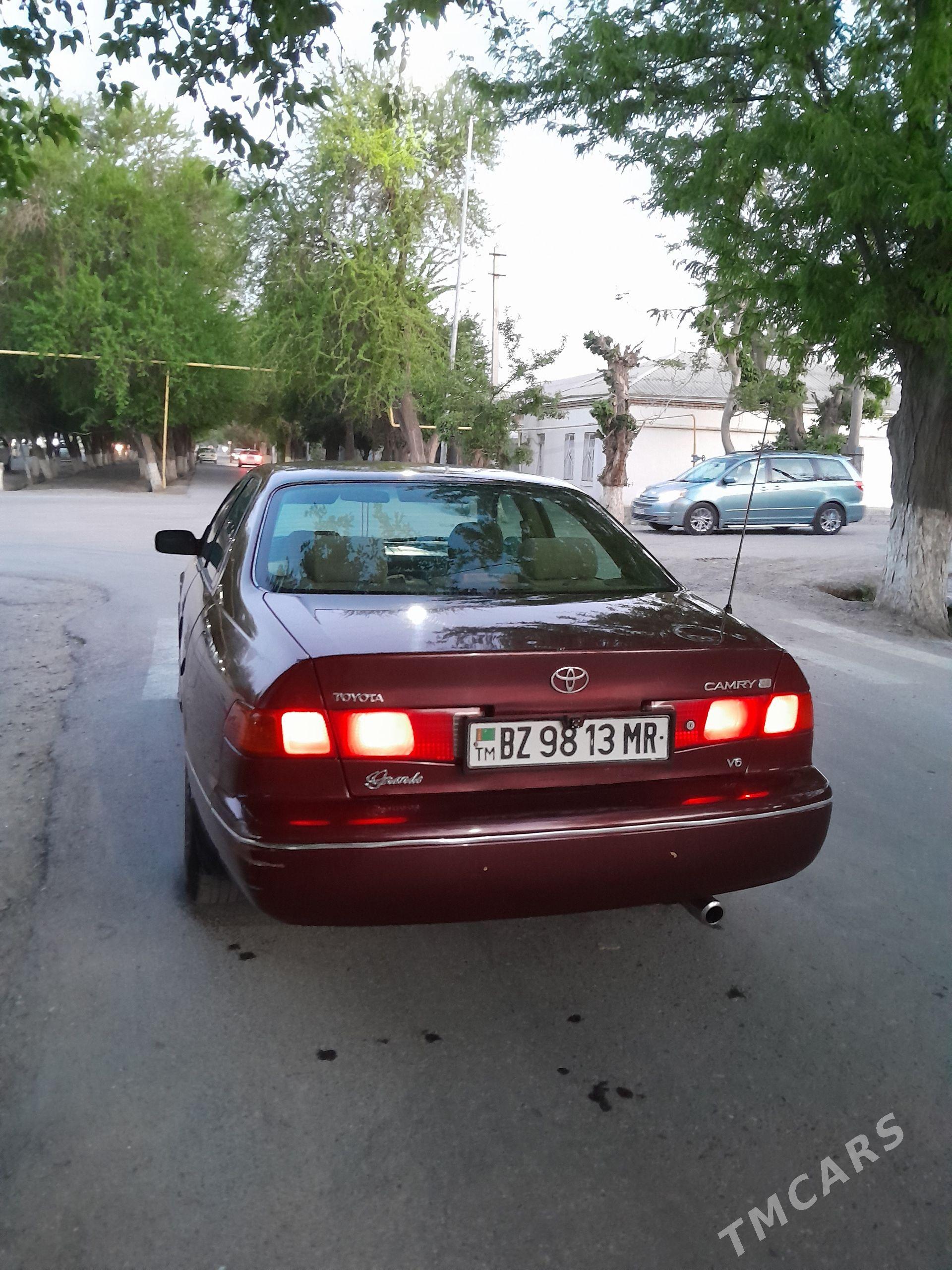 Toyota Camry 2001 - 155 000 TMT - Ёлётен - img 1