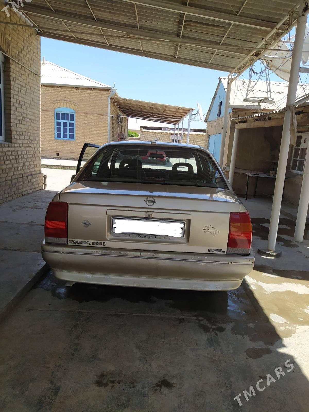 Opel Omega 1989 - 30 000 TMT - Мургап - img 1
