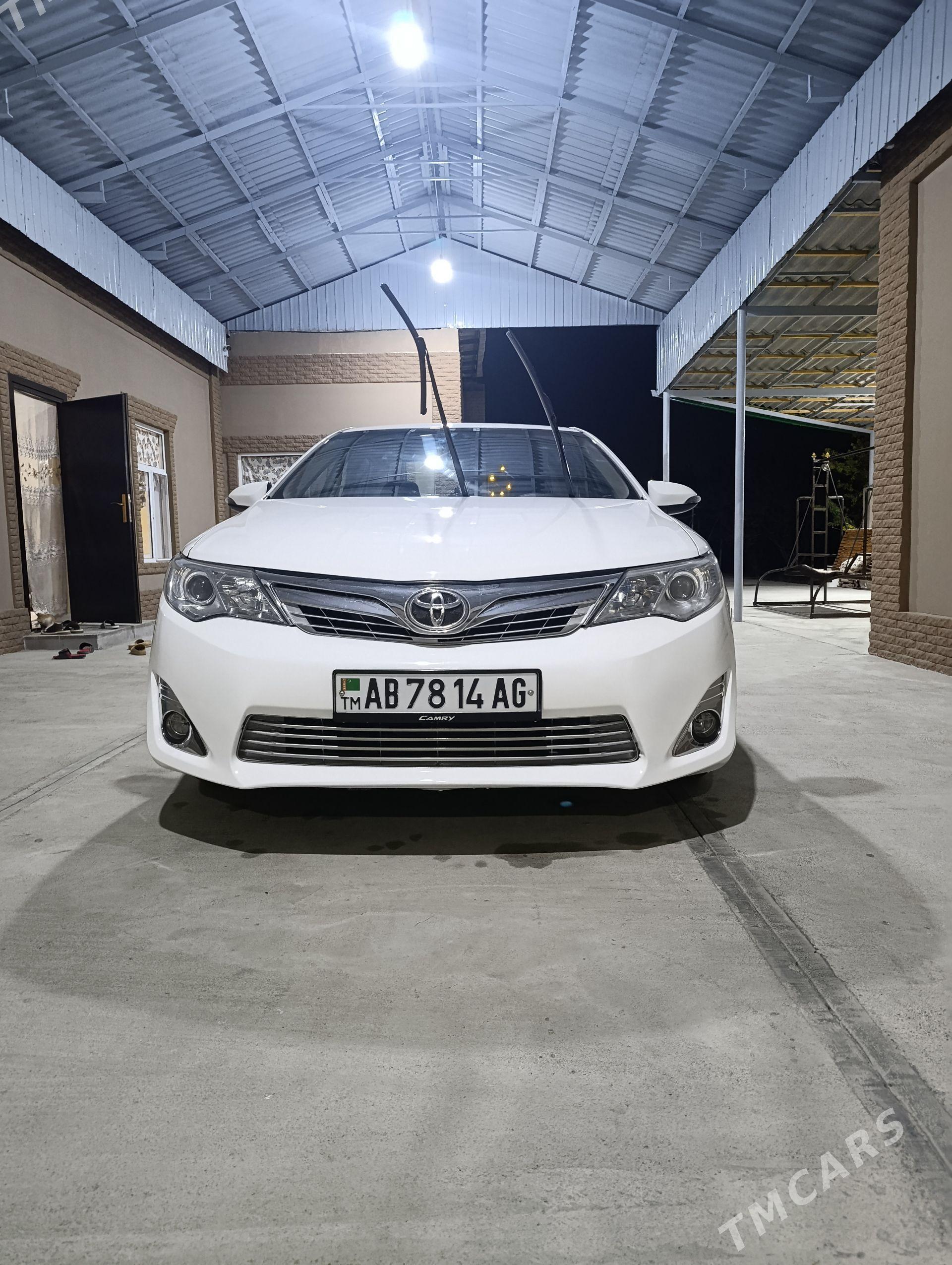 Toyota Camry 2013 - 232 000 TMT - Büzmeýin - img 1
