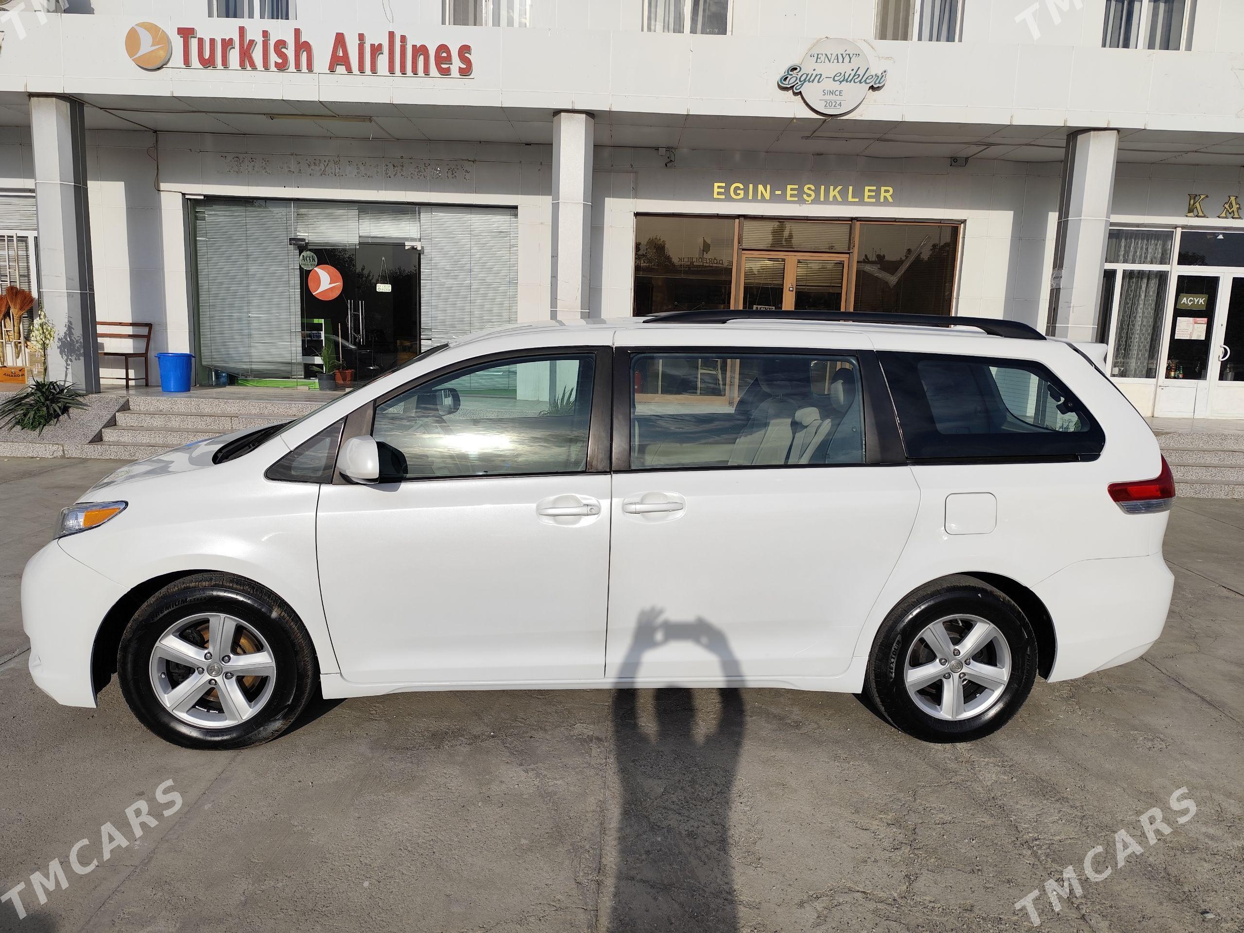 Toyota Sienna 2012 - 290 000 TMT - Dänew - img 1