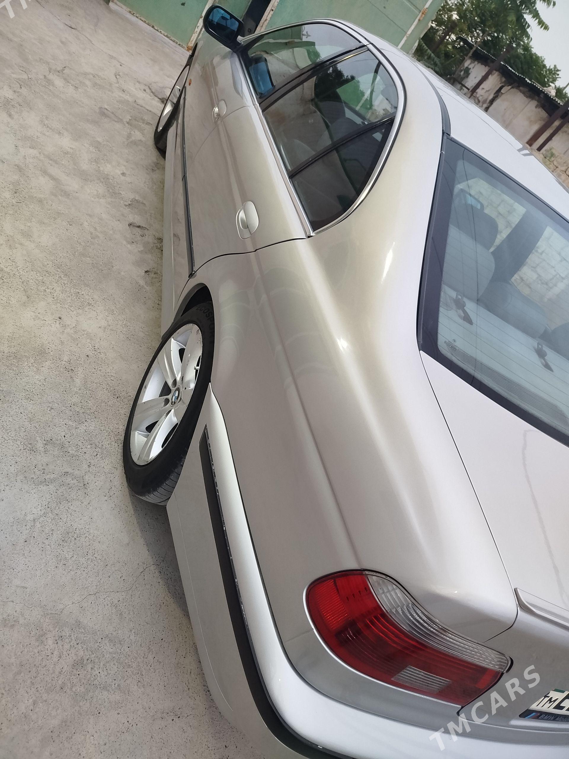 BMW E39 2001 - 115 000 TMT - Hitrowka - img 1