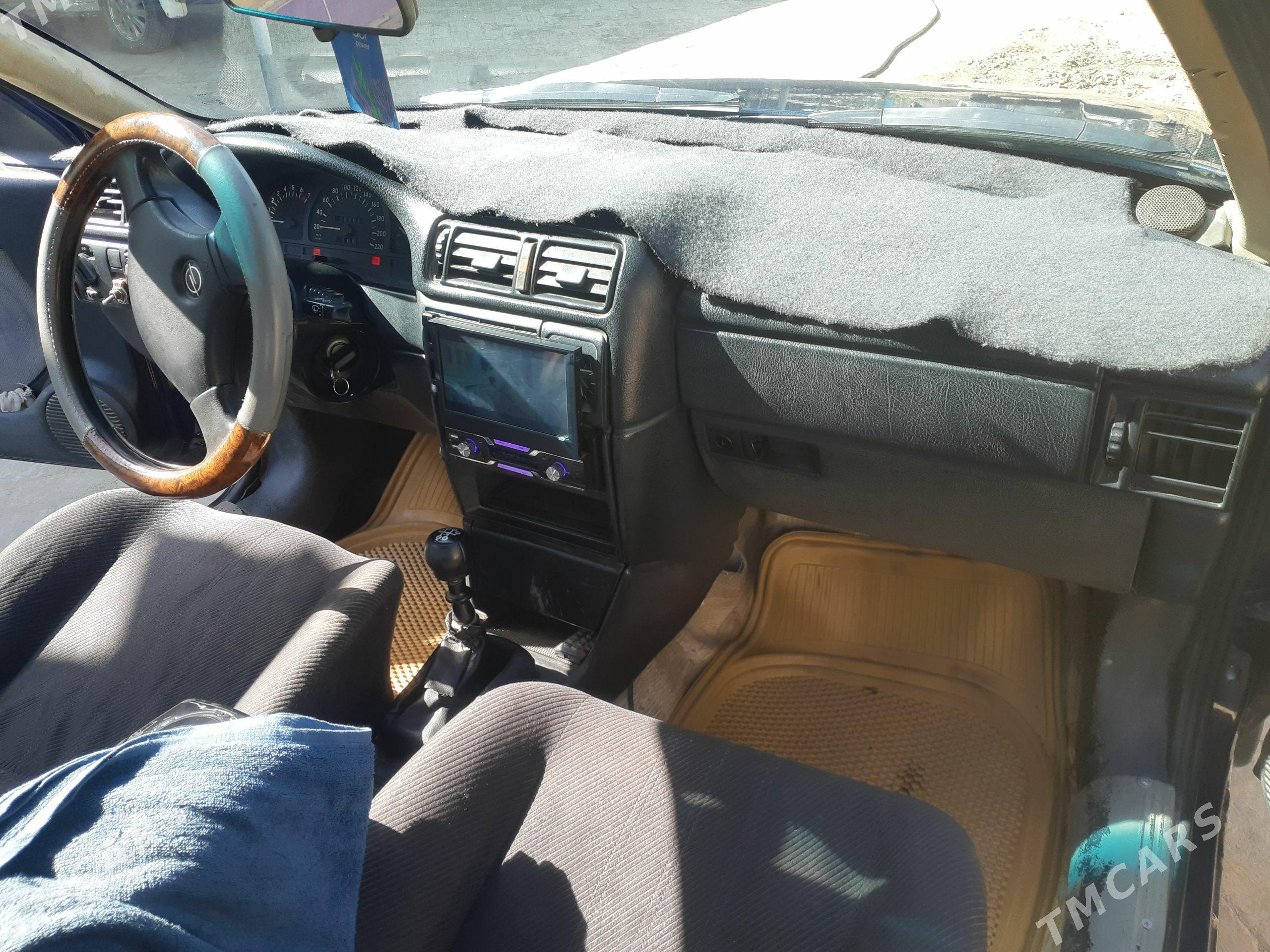 Opel Vectra 1990 - 35 000 TMT - Ёлётен - img 1
