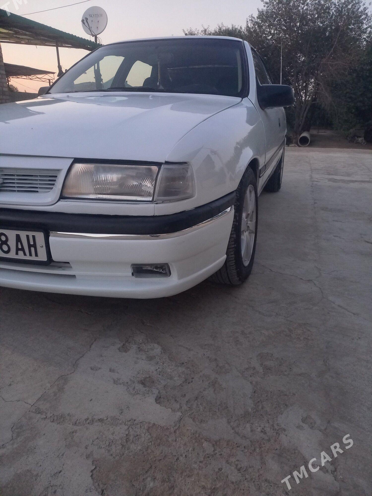 Opel Vectra 1998 - 45 000 TMT - Бахарден - img 1
