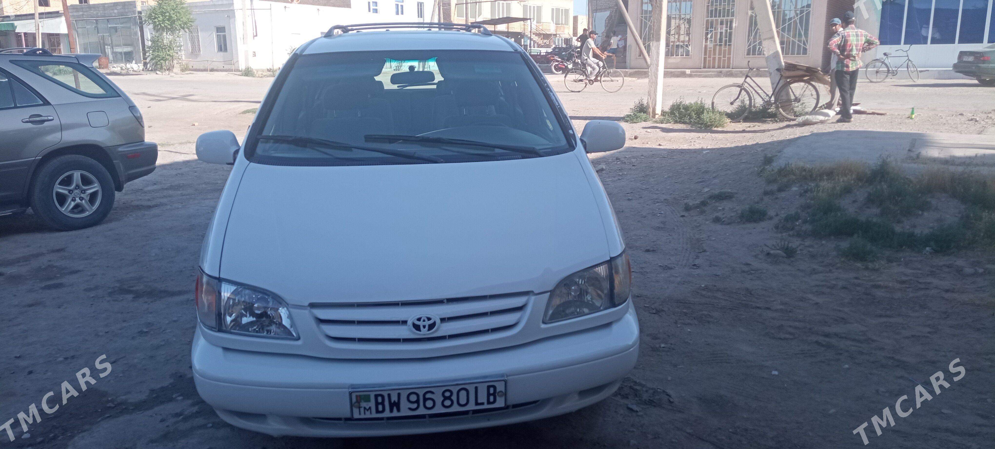 Toyota Sienna 2002 - 170 000 TMT - Дянев - img 1