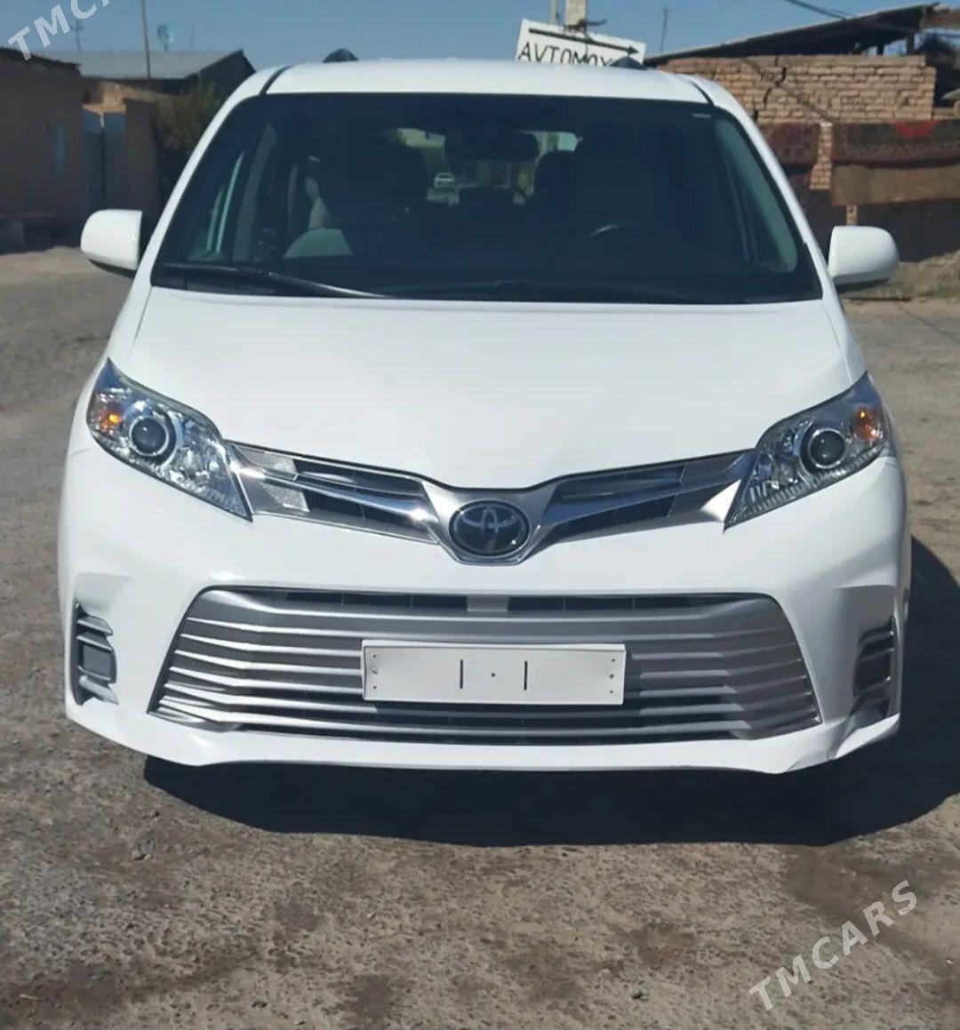 Toyota Sienna 2020 - 500 000 TMT - Туркменабат - img 1